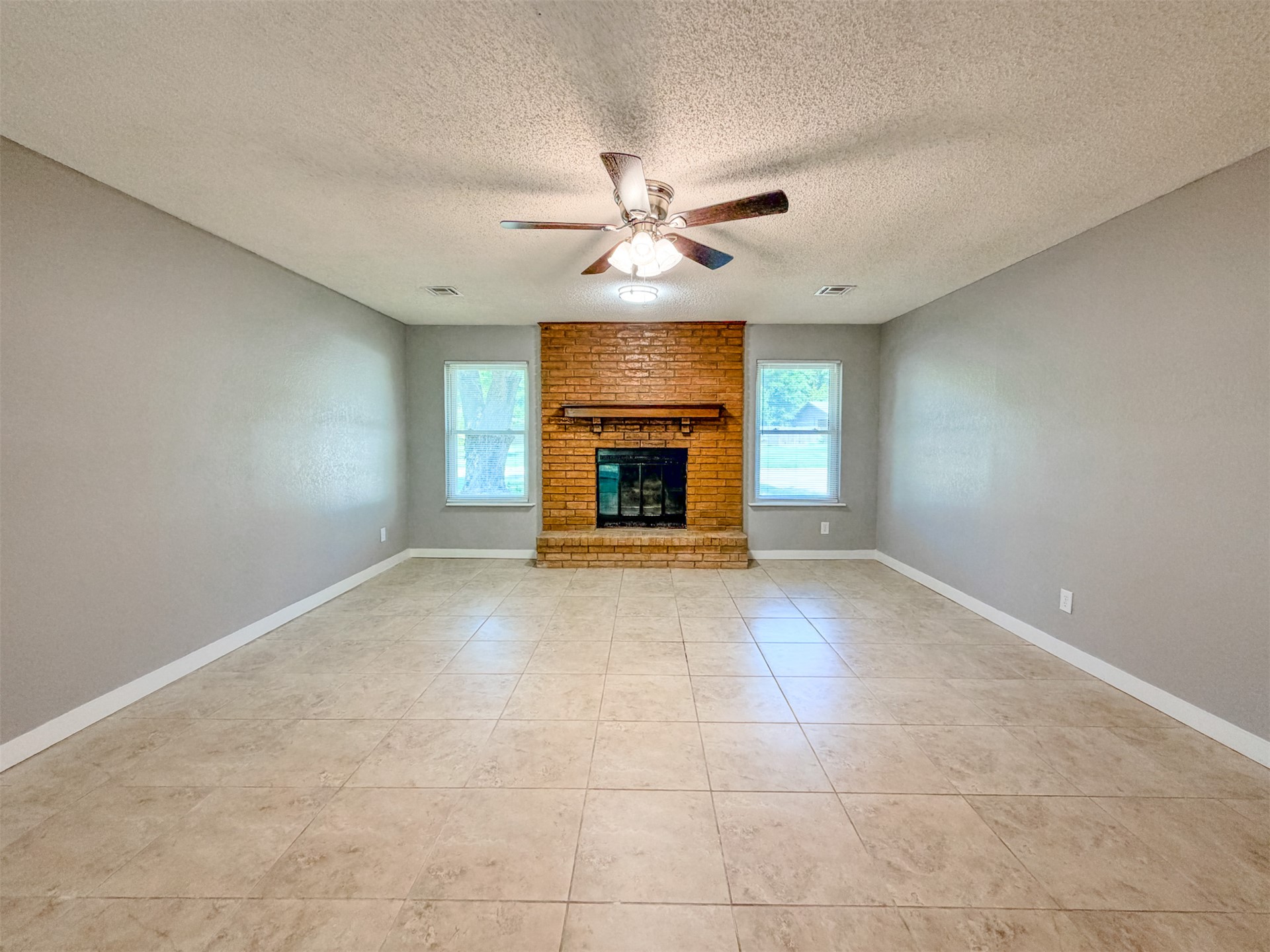 1819 Quail Run Property Photo 6