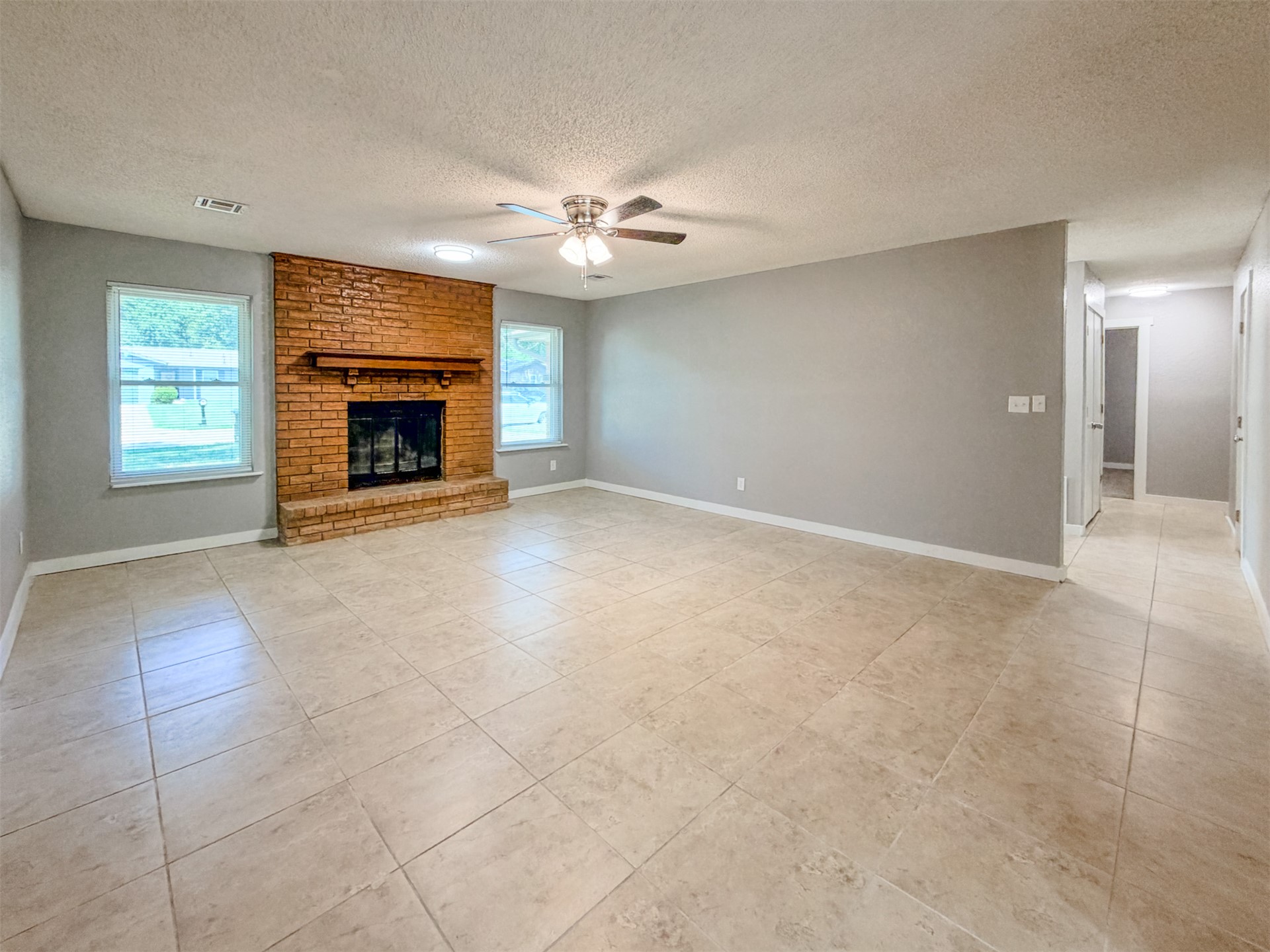 1819 Quail Run Property Photo 8