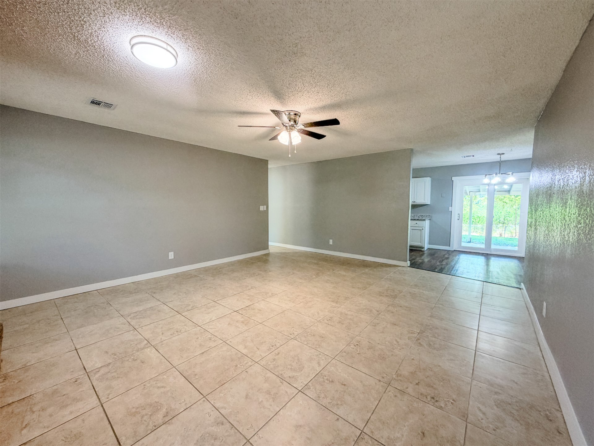 1819 Quail Run Property Photo 9