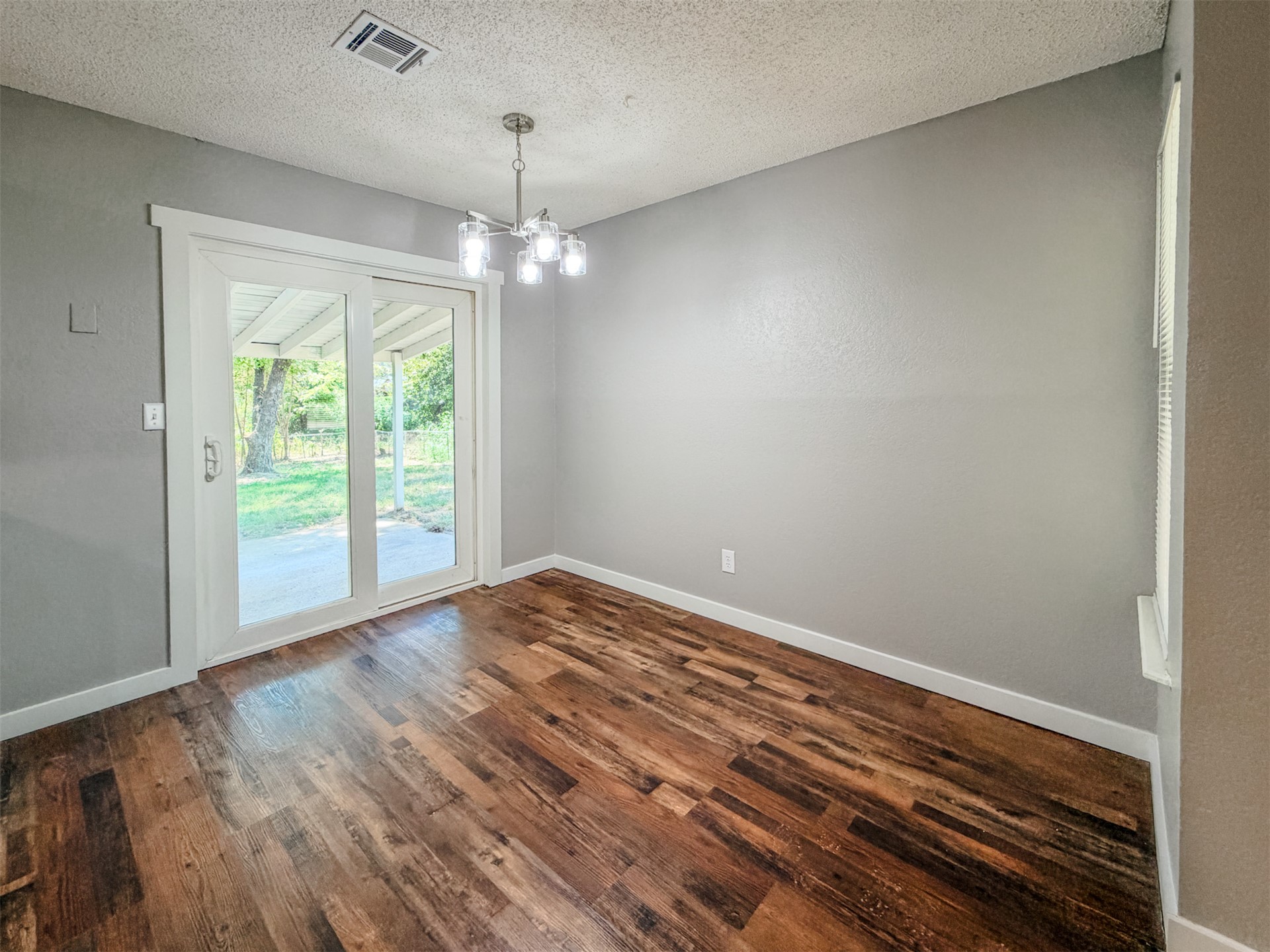 1819 Quail Run Property Photo 12