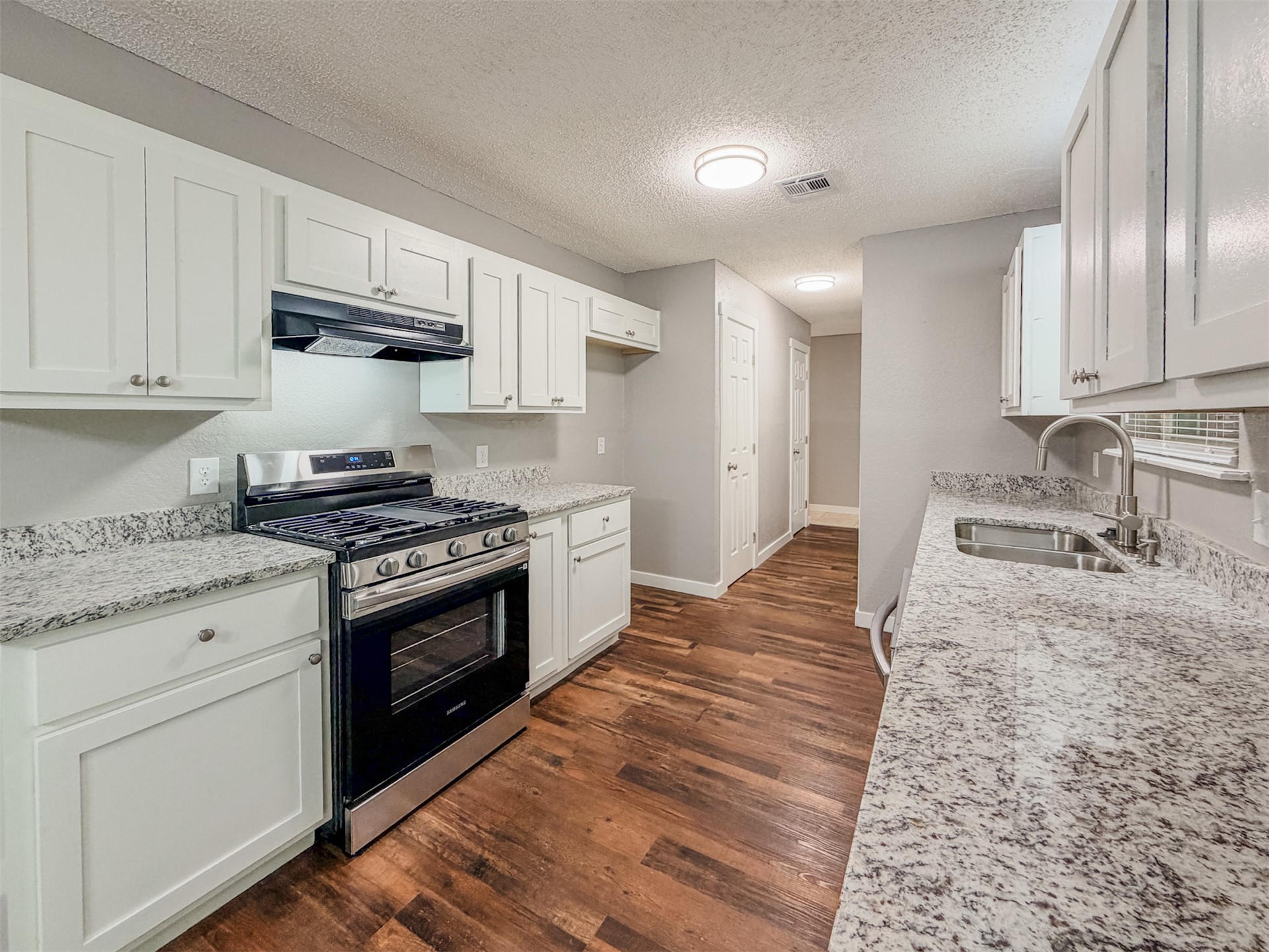 1819 Quail Run Property Photo 18