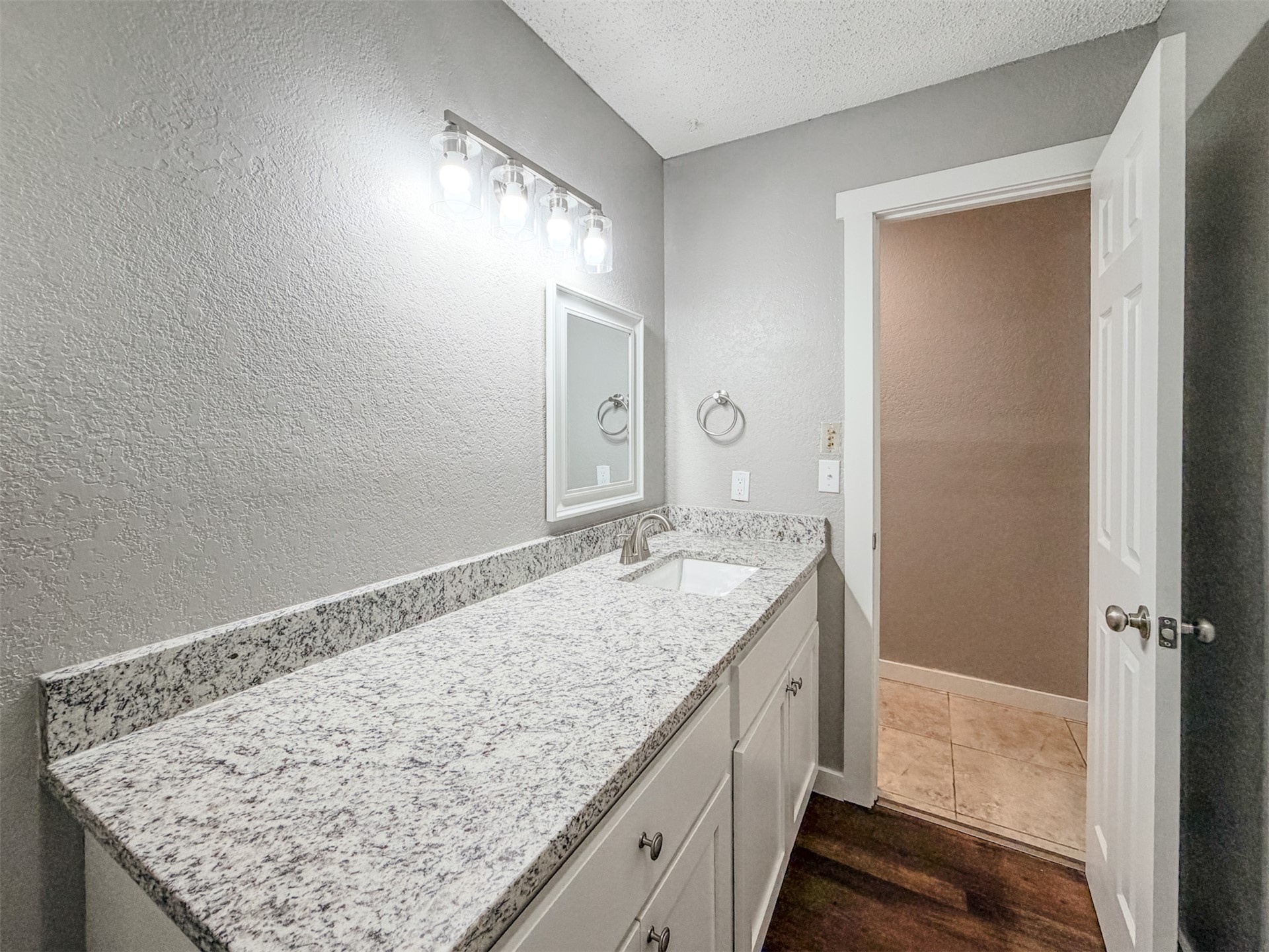 1819 Quail Run Property Photo 33