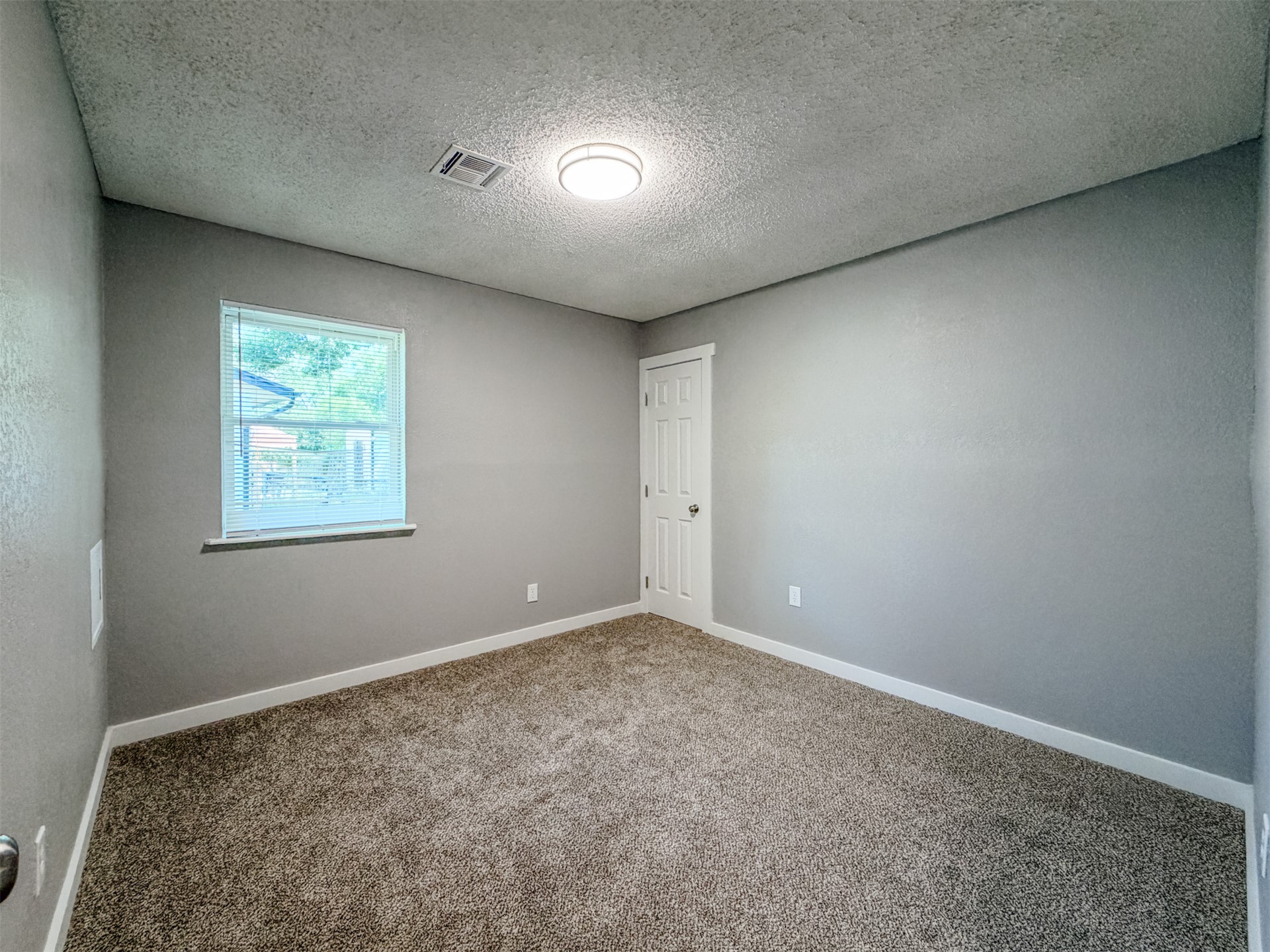1819 Quail Run Property Photo 35