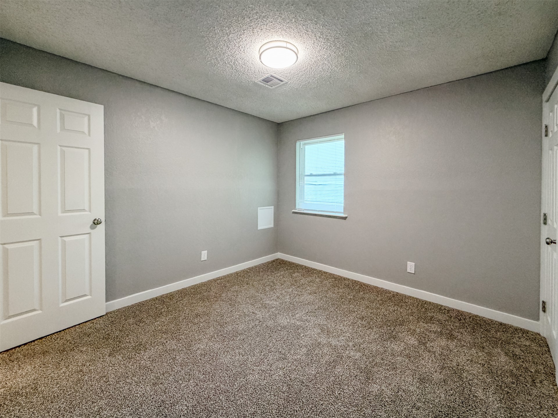 1819 Quail Run Property Photo 36