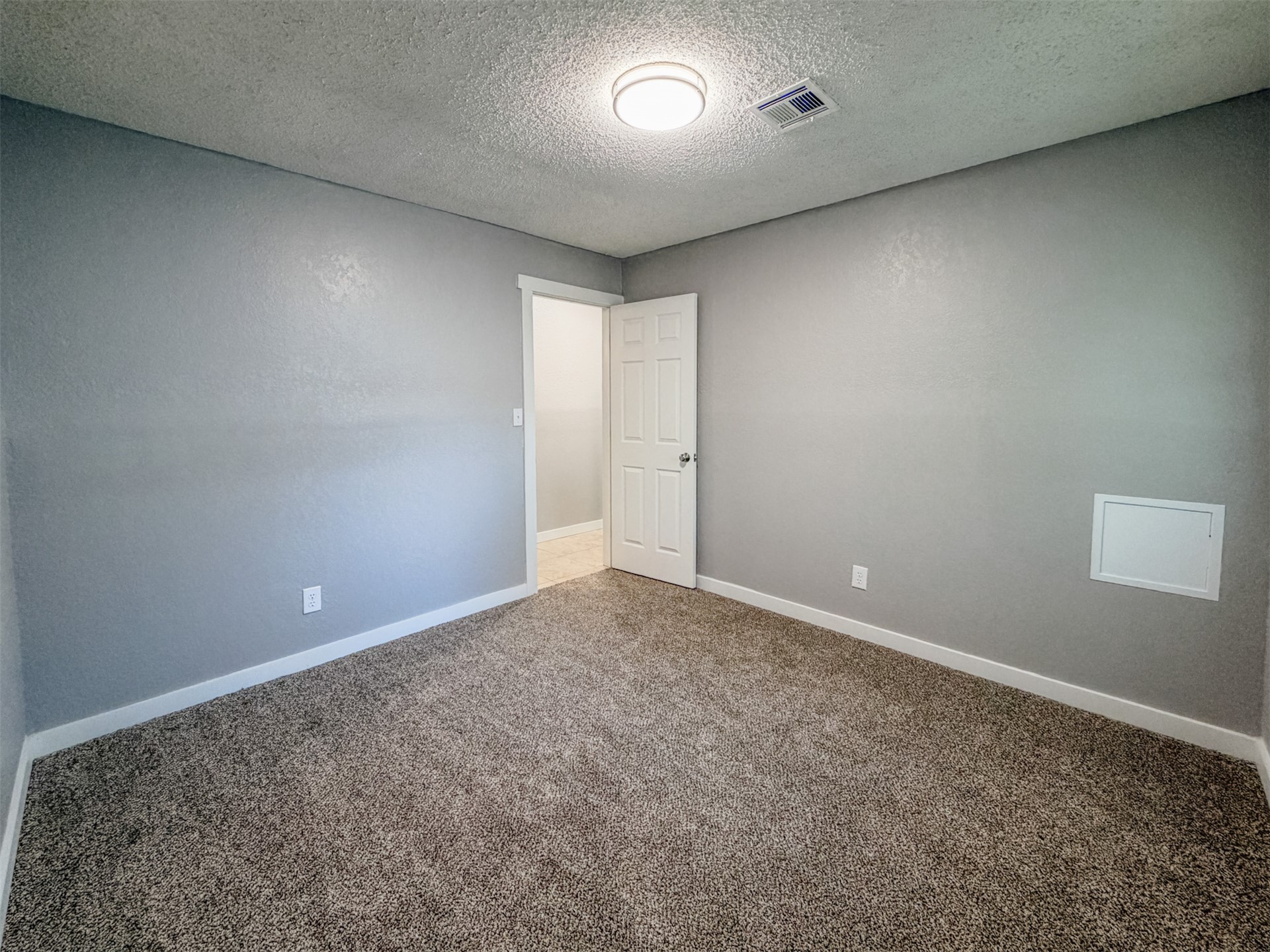 1819 Quail Run Property Photo 37