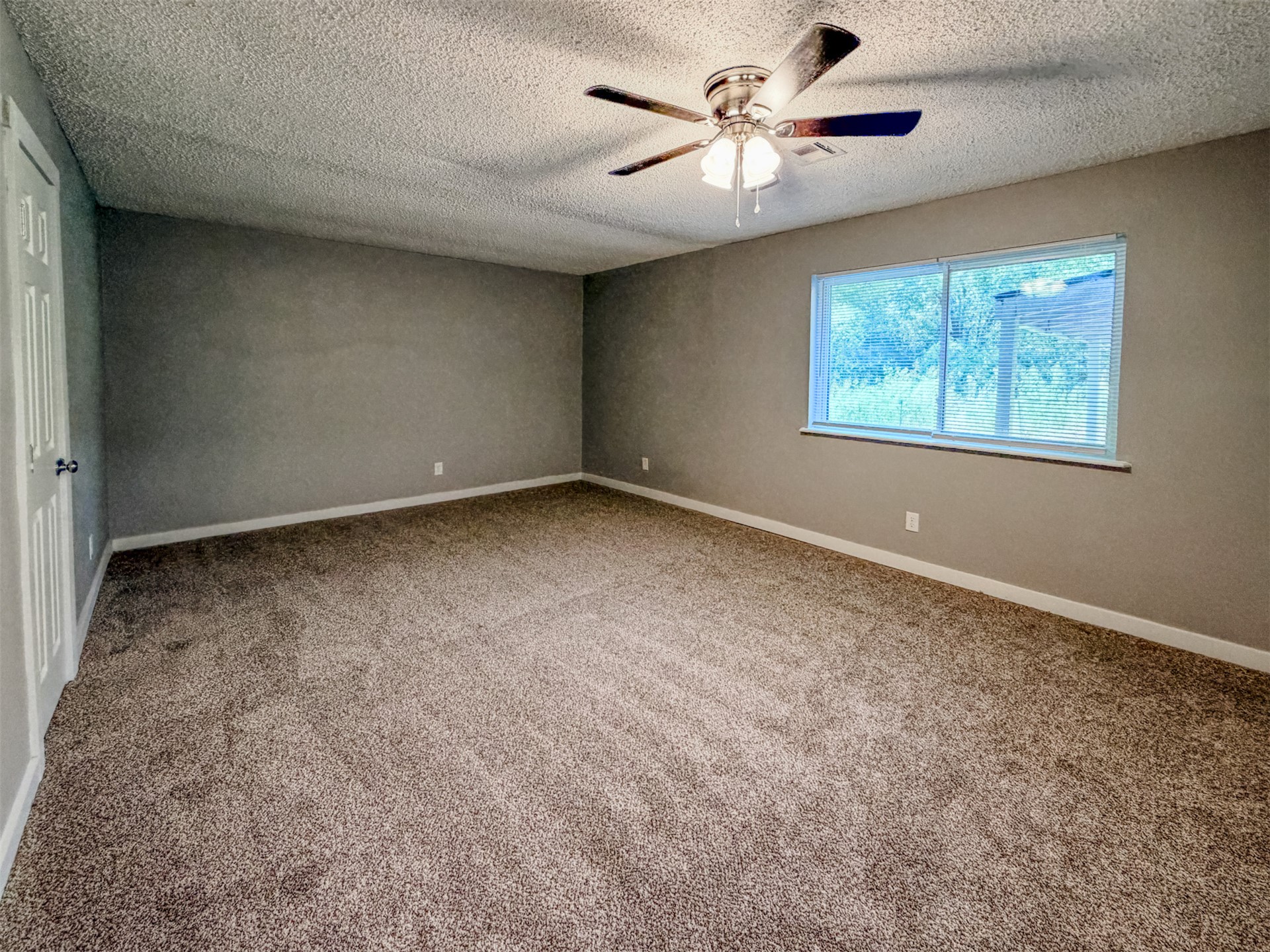 1819 Quail Run Property Photo 39