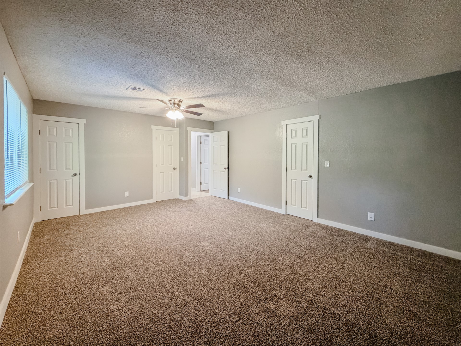 1819 Quail Run Property Photo 40