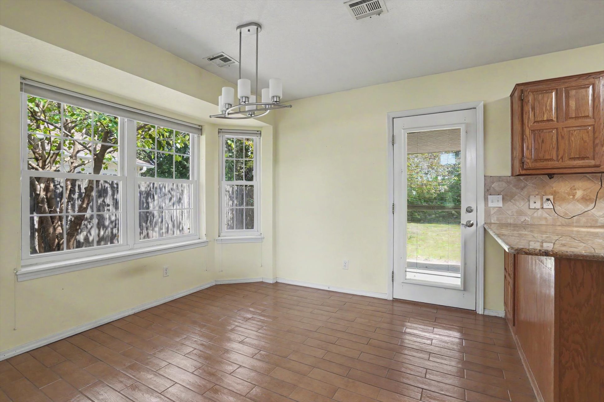 12408 E 87th Street N Property Photo 6