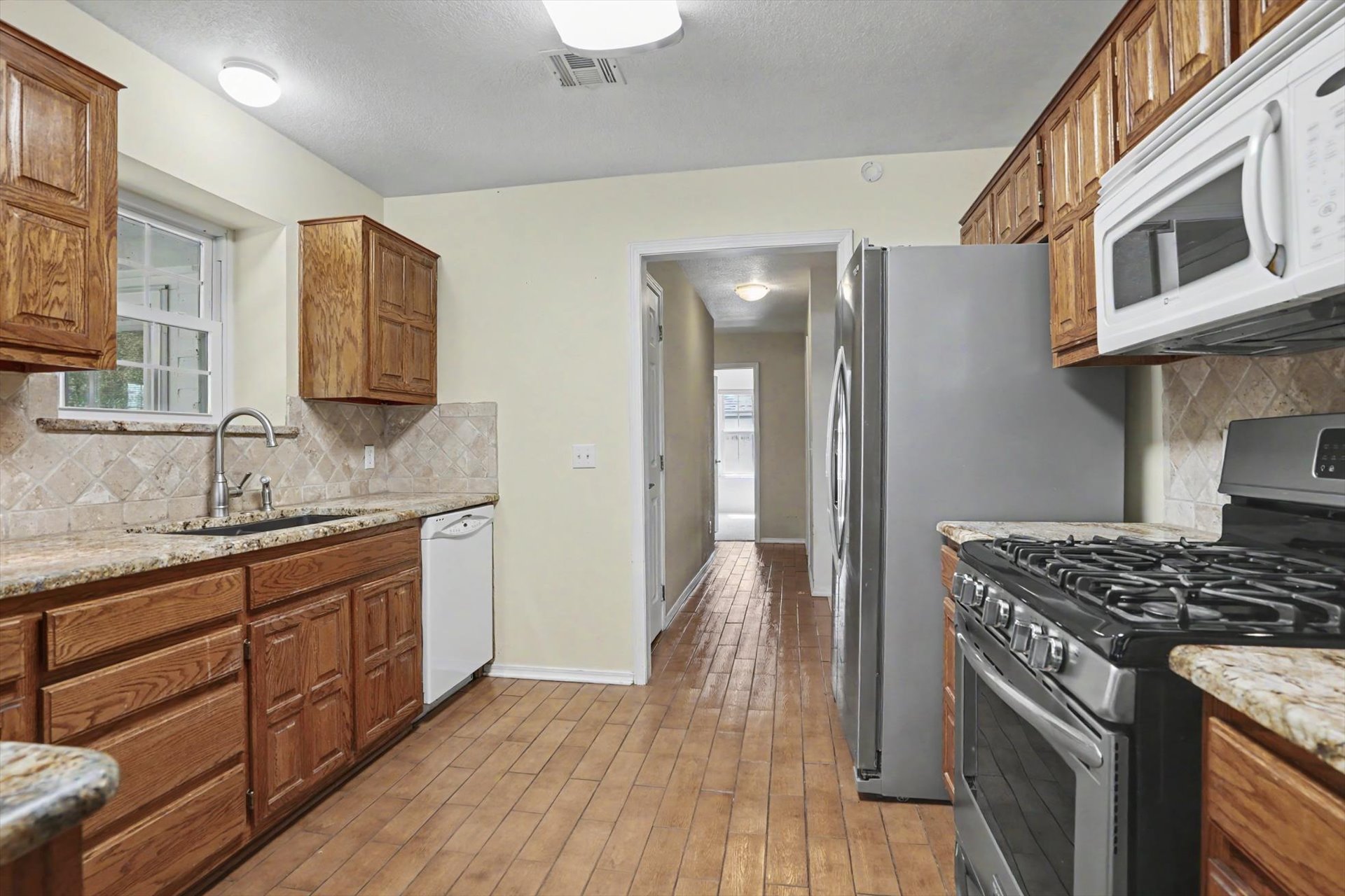 12408 E 87th Street N Property Photo 8