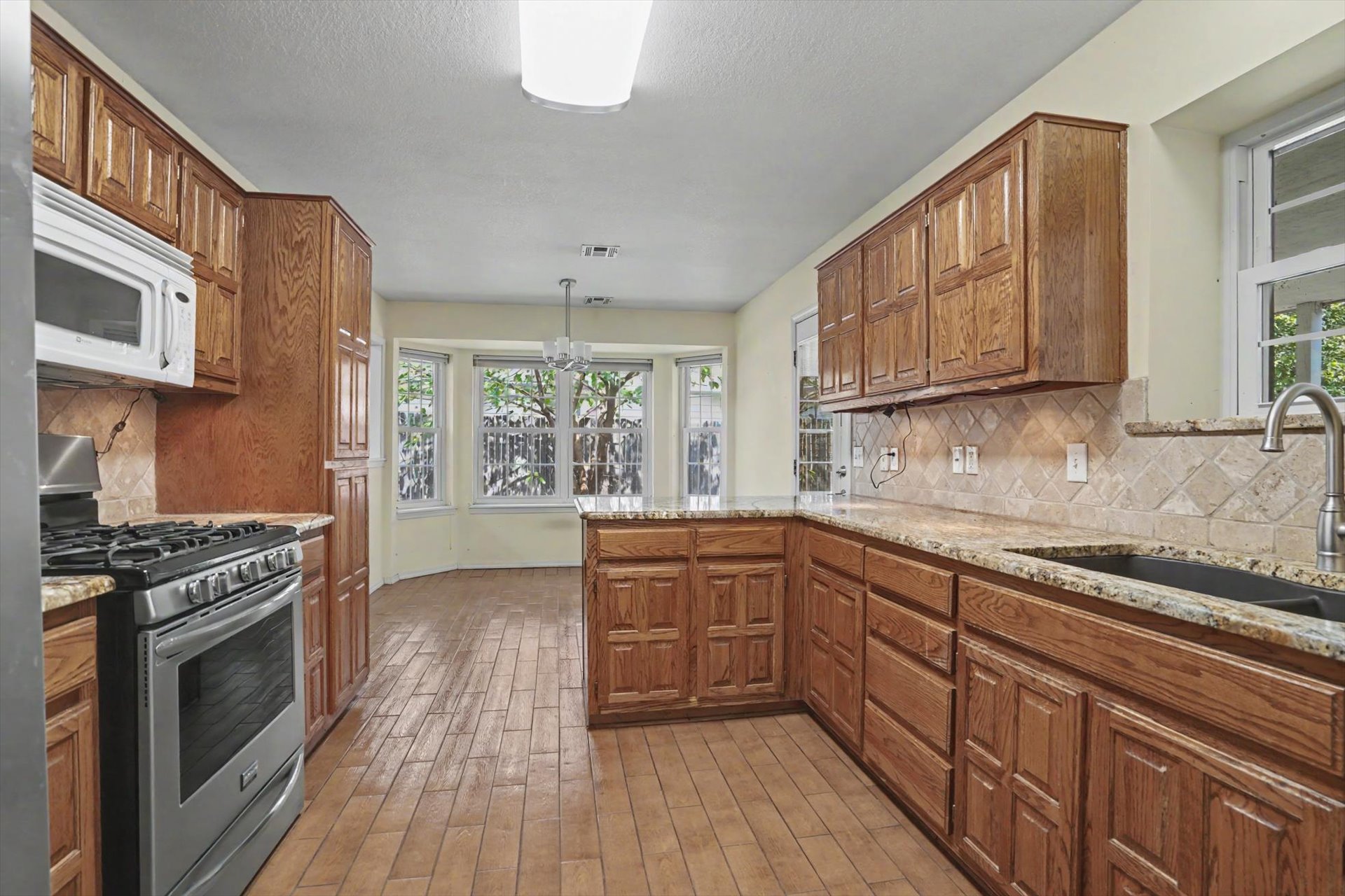 12408 E 87th Street N Property Photo 9