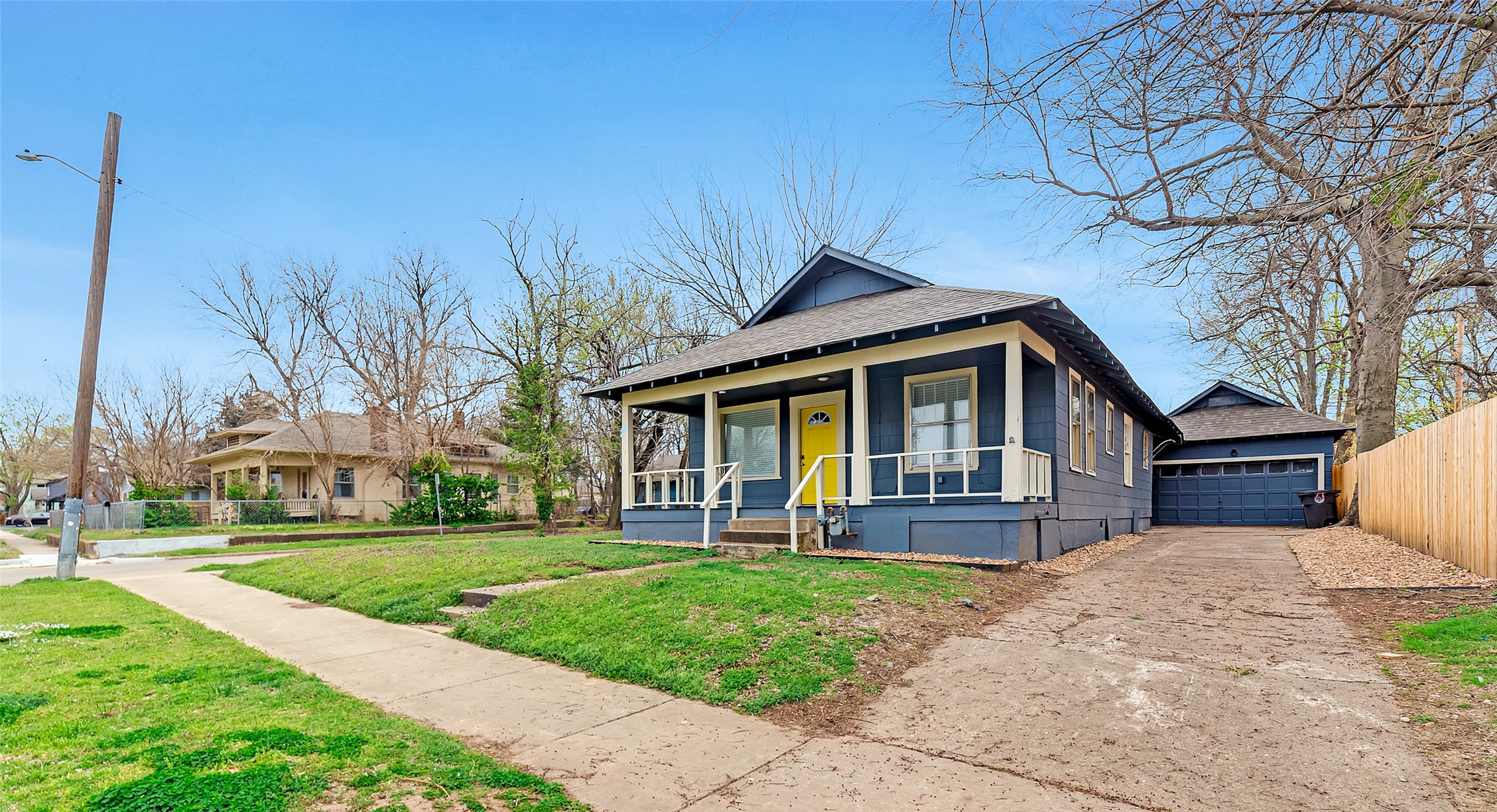 2548 E 8th Street