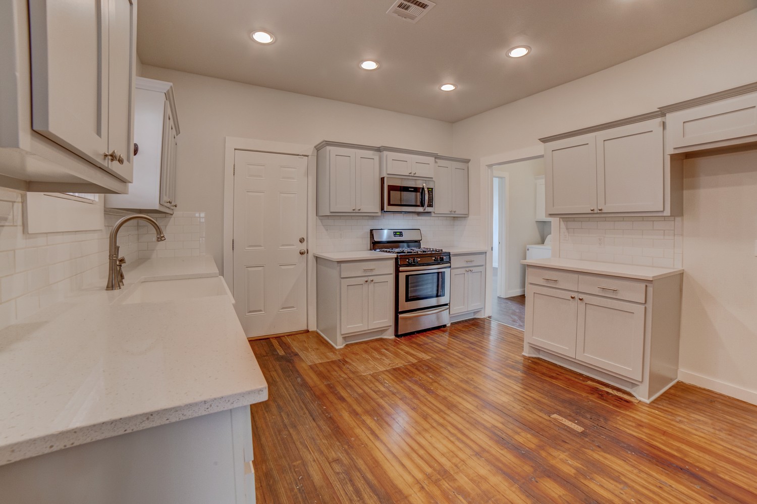 1119 N Main Street Property Photo 4