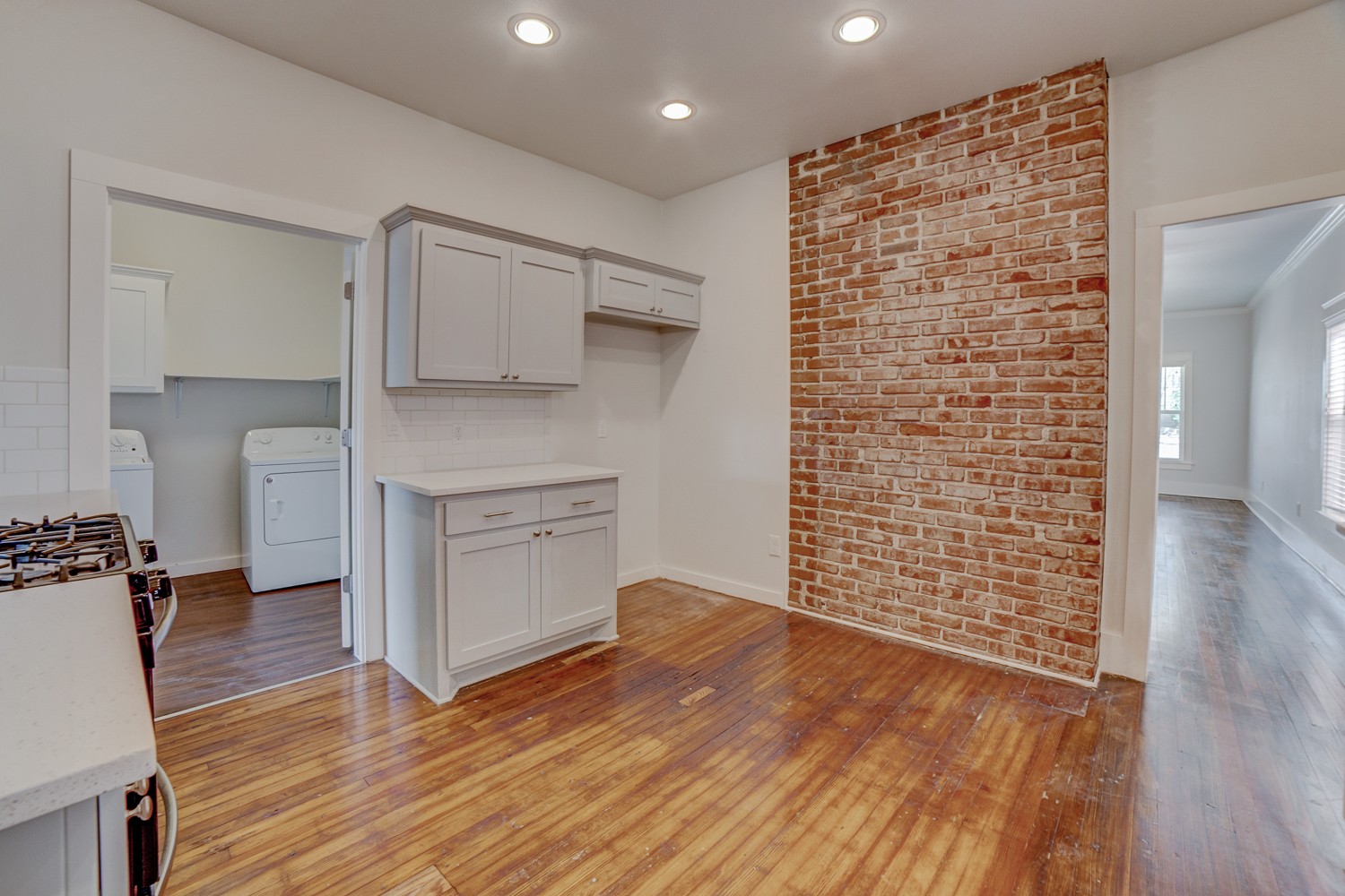 1119 N Main Street Property Photo 6