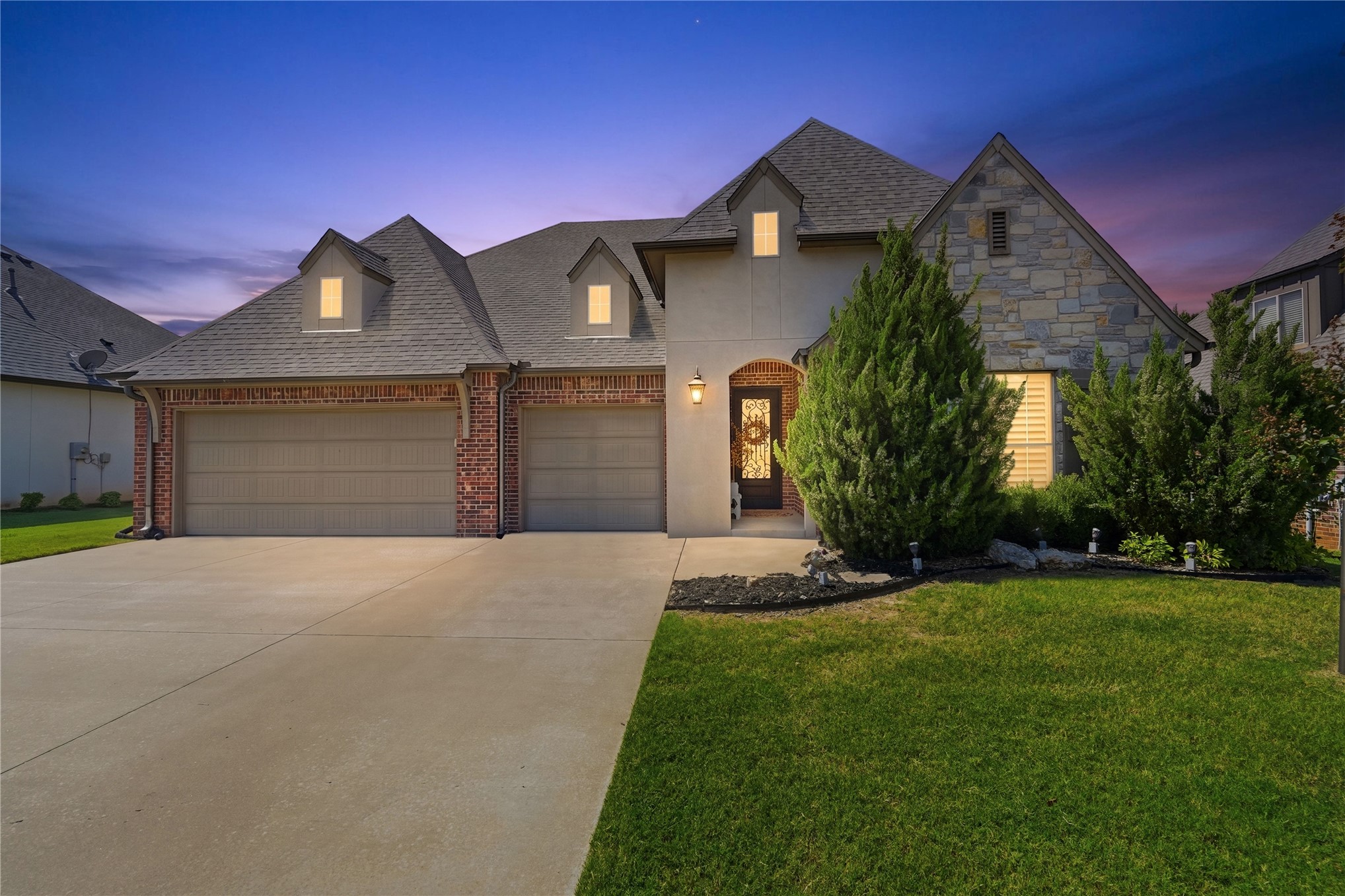 12924 S 2nd Place Property Photo 1