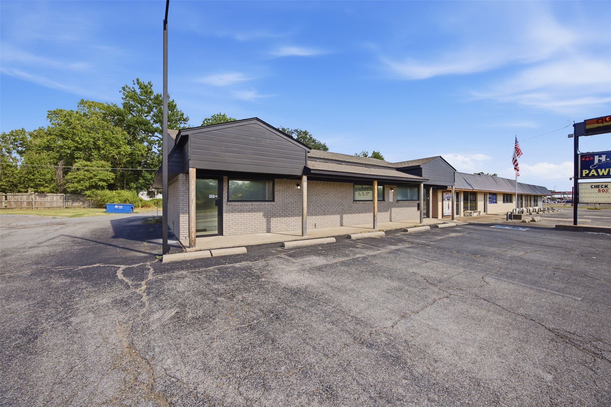 1230 S Main Street Property Photo 2