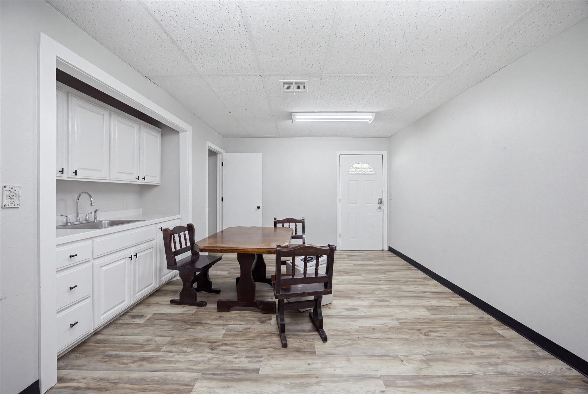 1230 S Main Street Property Photo 14