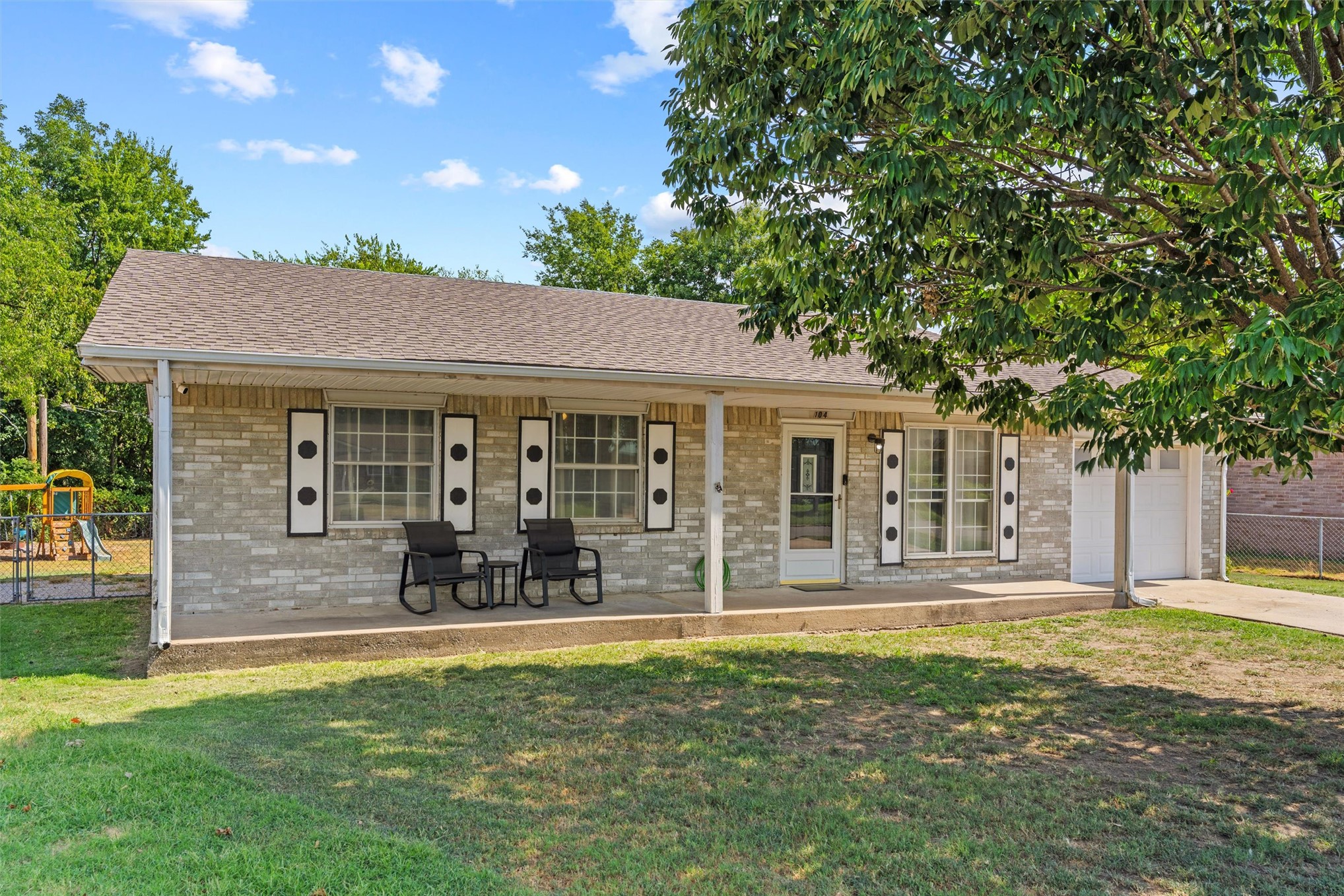 104 E Pine Court