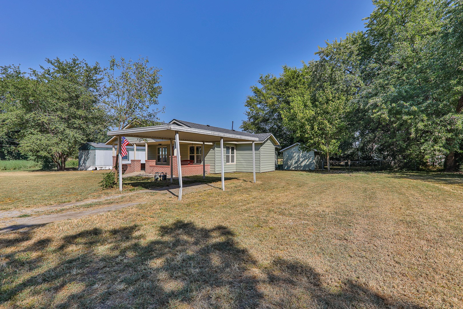200 S Elm Street Property Photo 5