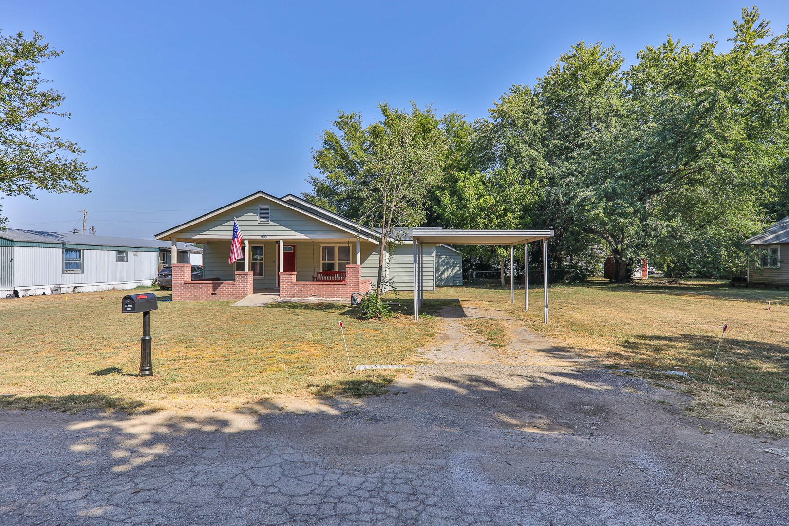 200 S Elm Street Property Photo 6