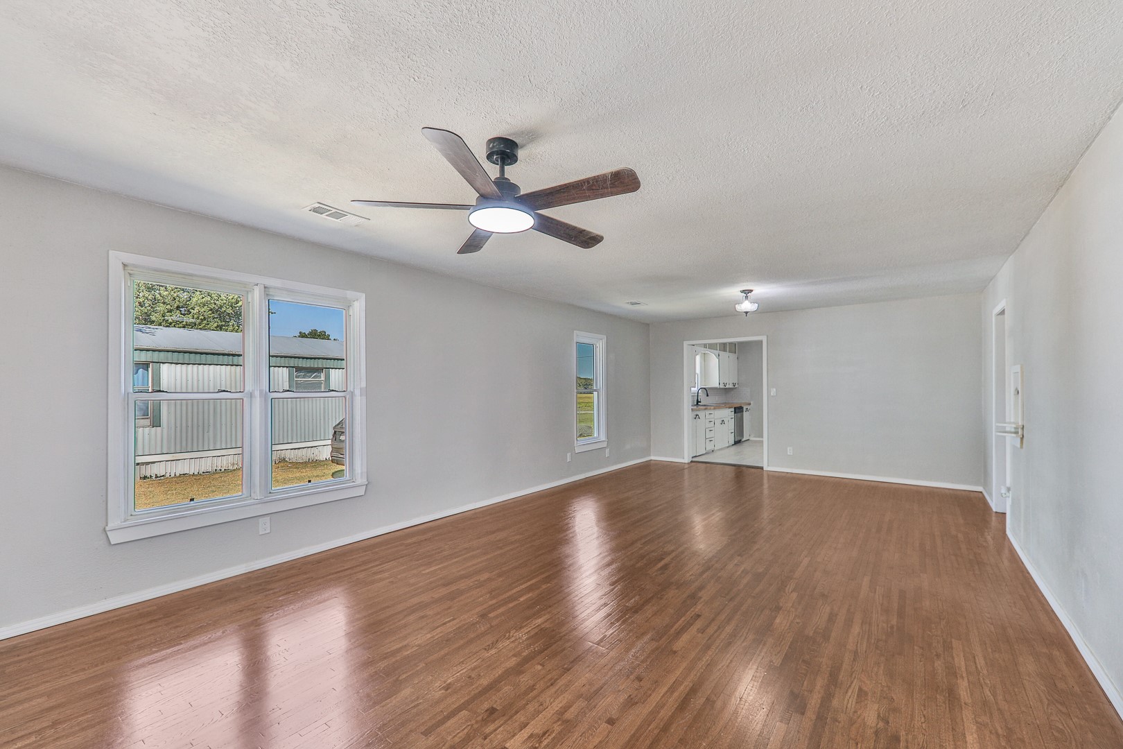 200 S Elm Street Property Photo 7