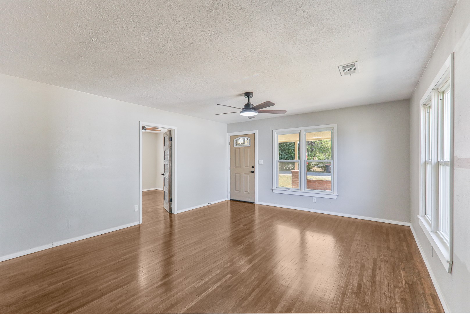 200 S Elm Street Property Photo 8
