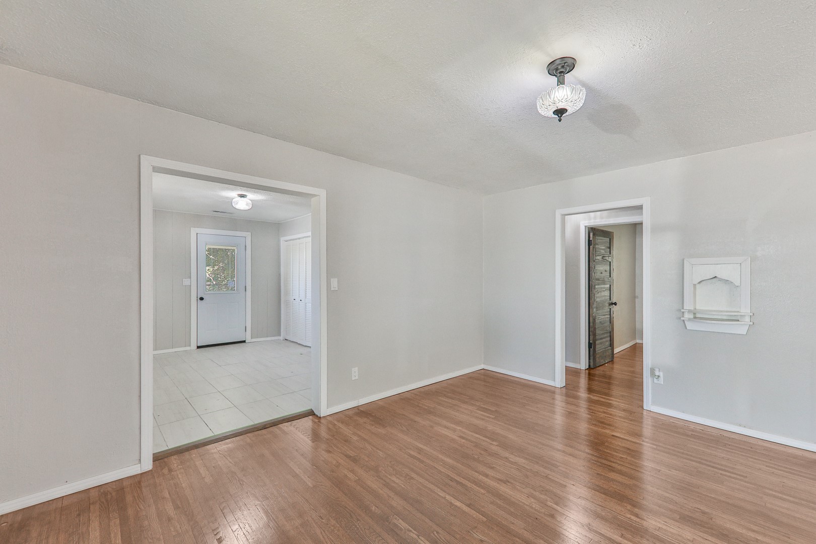 200 S Elm Street Property Photo 9