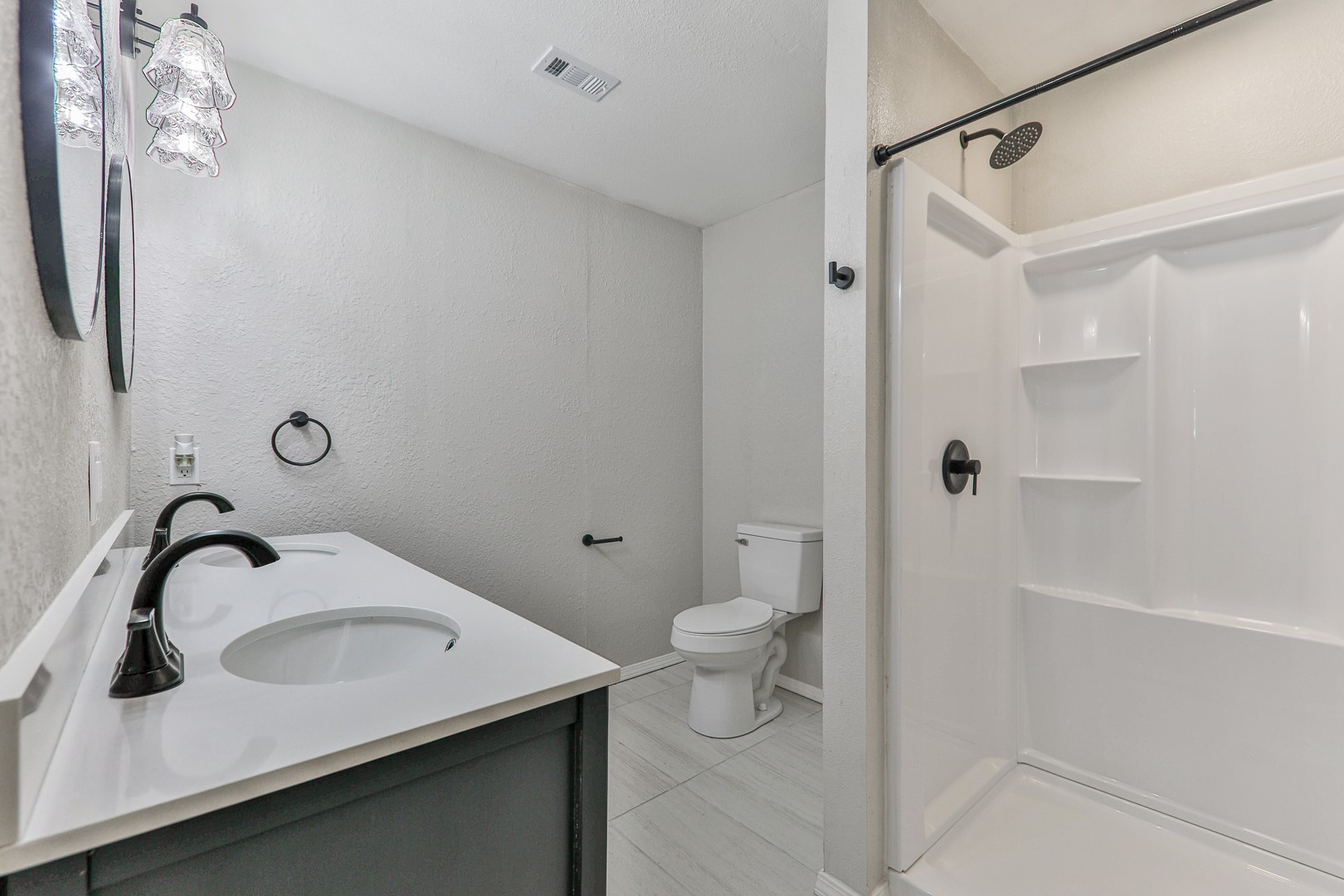 200 S Elm Street Property Photo 12
