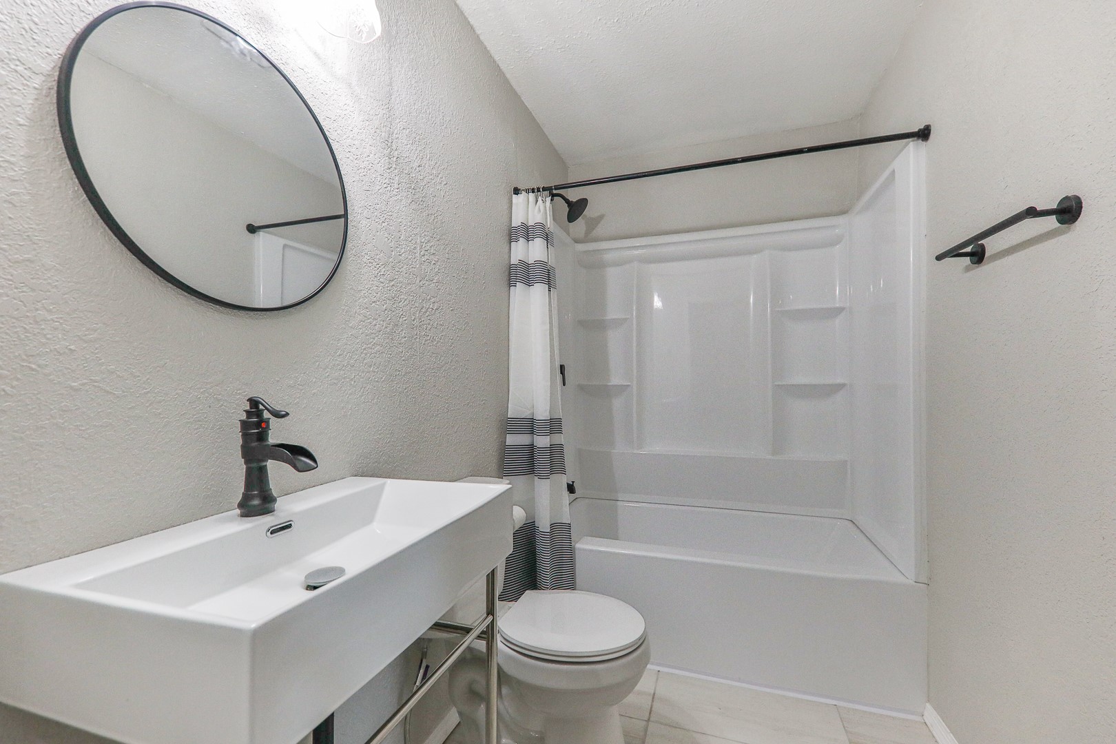 200 S Elm Street Property Photo 17