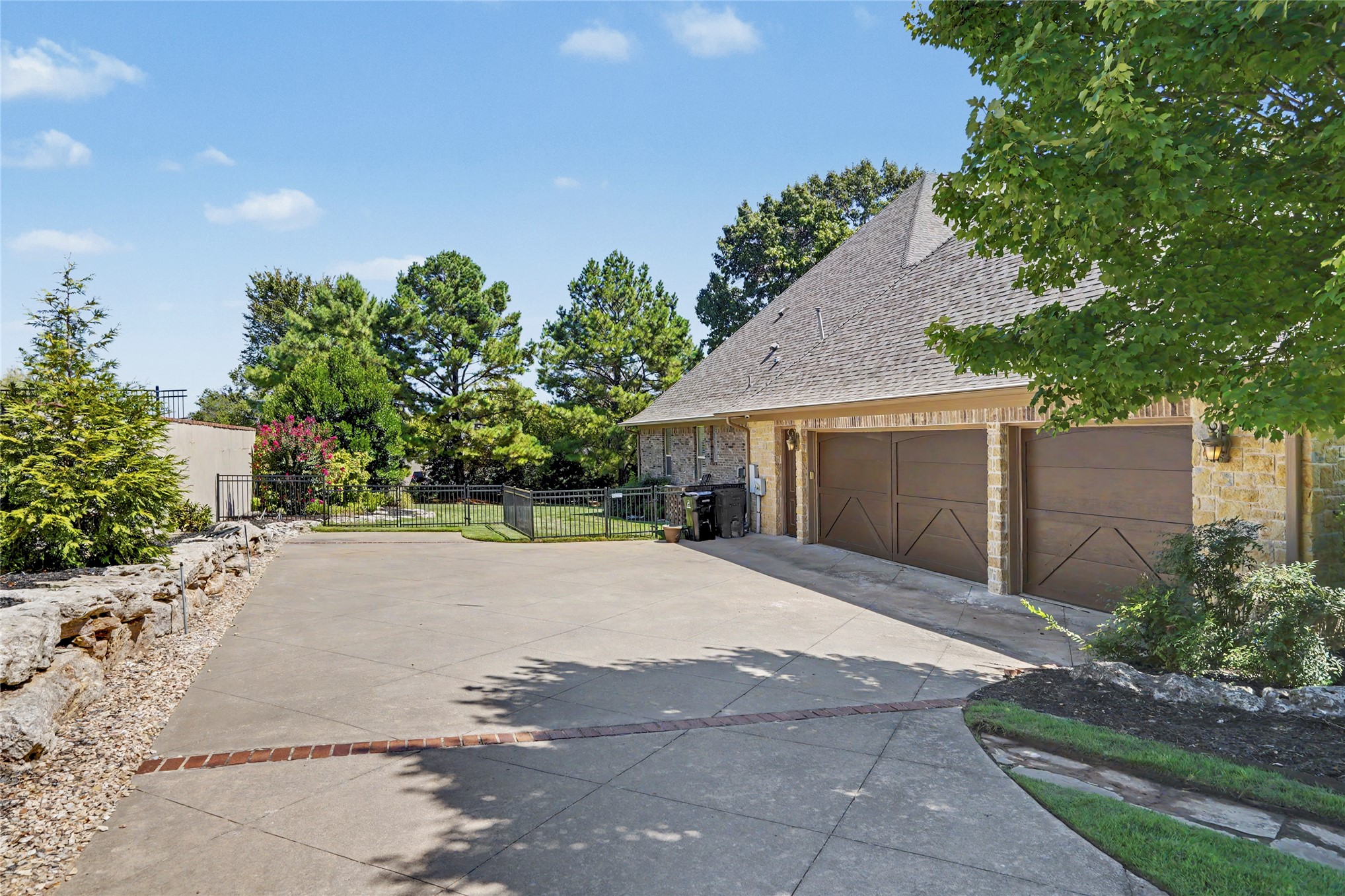 608 E Glendale Street Property Photo 5