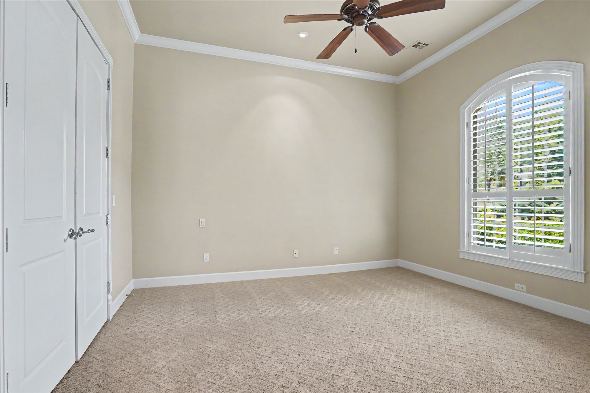 608 E Glendale Street Property Photo 39