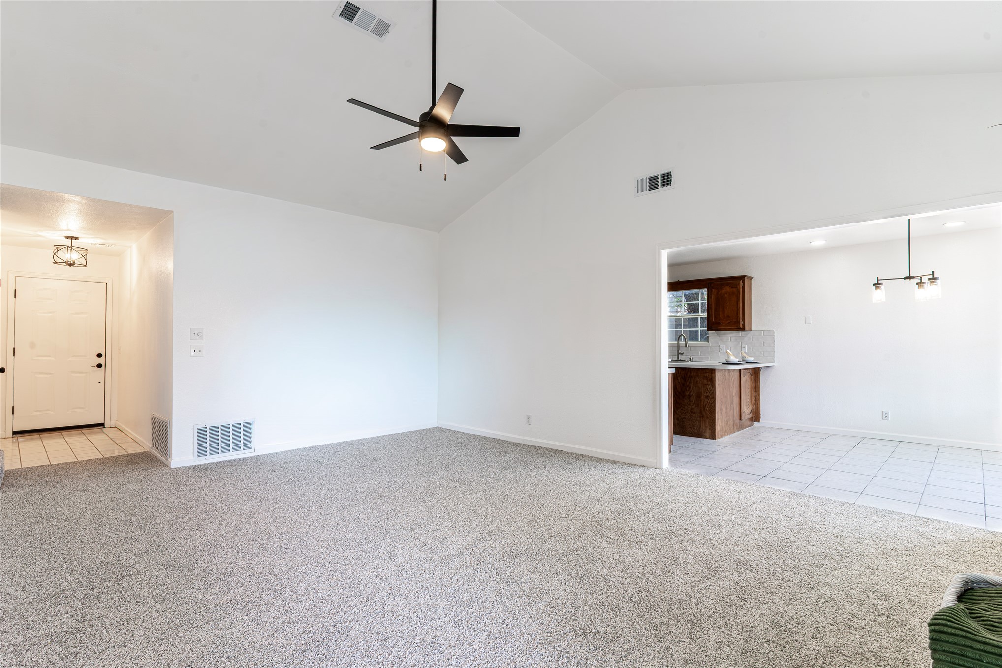 2304 W Ocala Street Property Photo 9