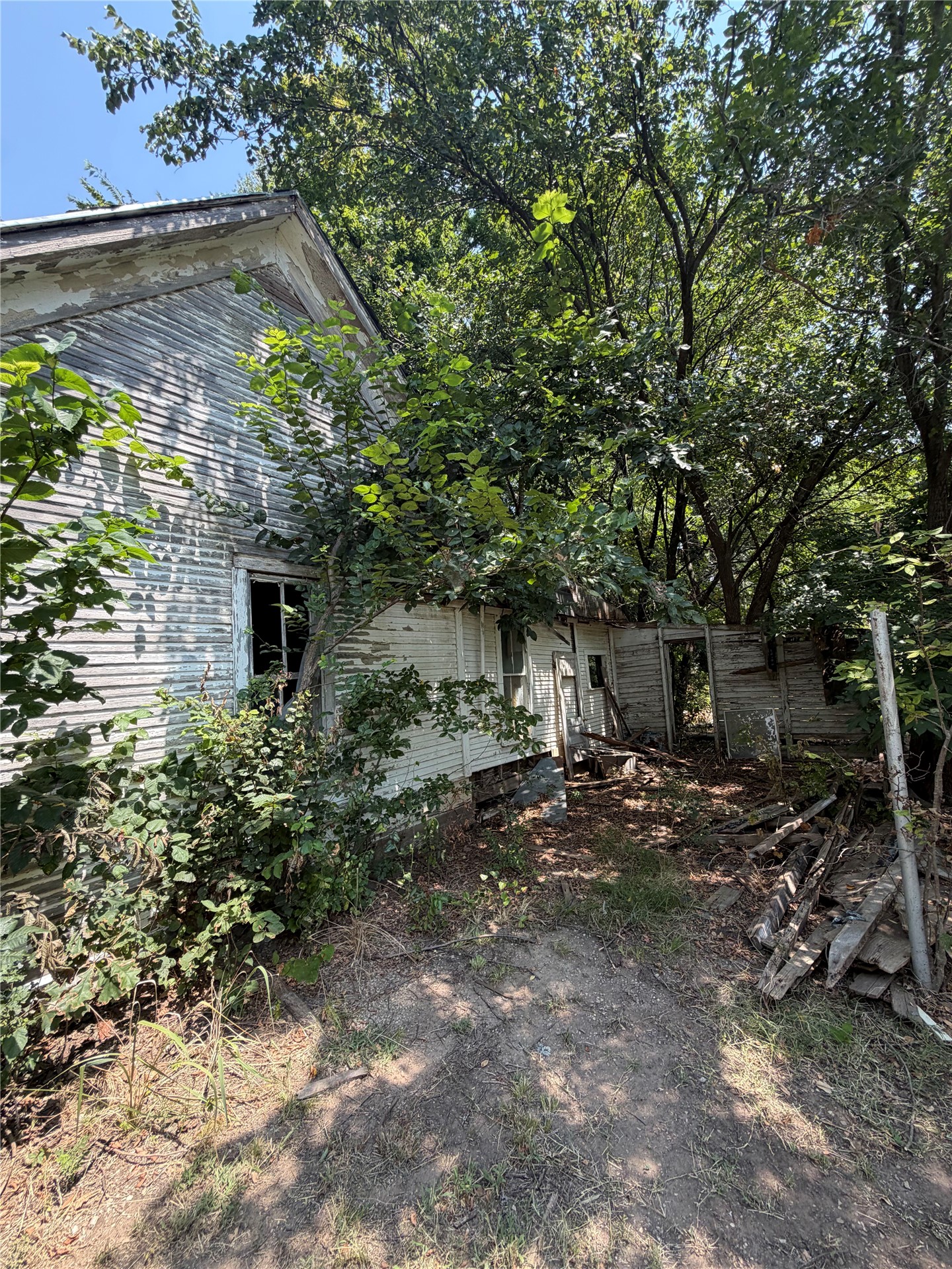 312 N Katy Avenue Property Photo 3
