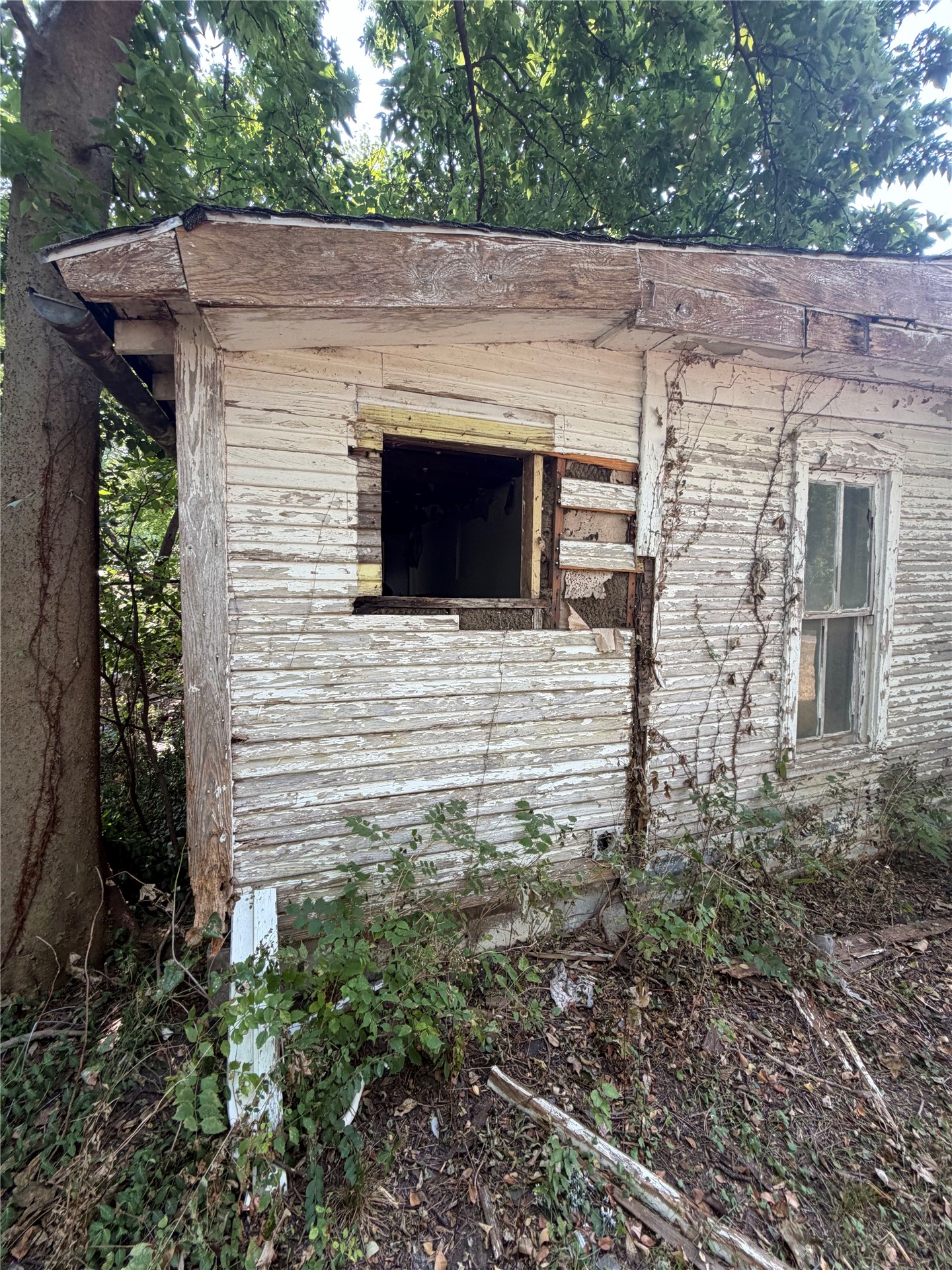 312 N Katy Avenue Property Photo 4