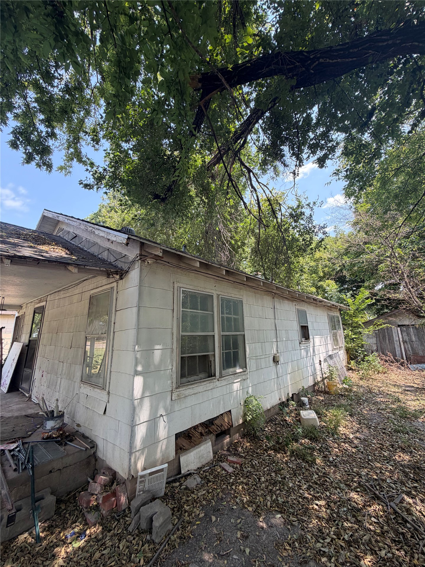 312 N Katy Avenue Property Photo 5