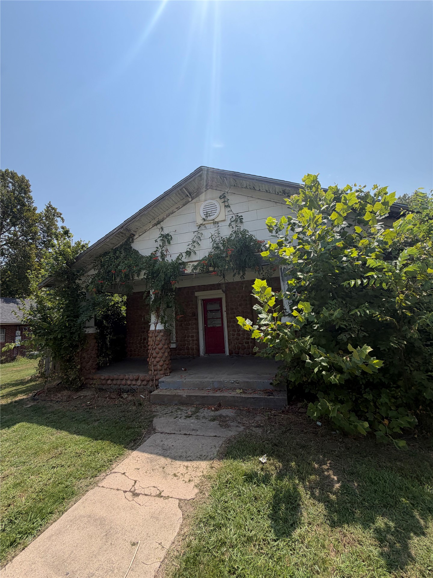 320 W 4th Street Property Photo 1