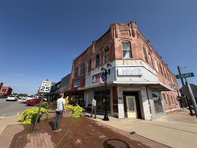 385 E Court Street Property Photo 1