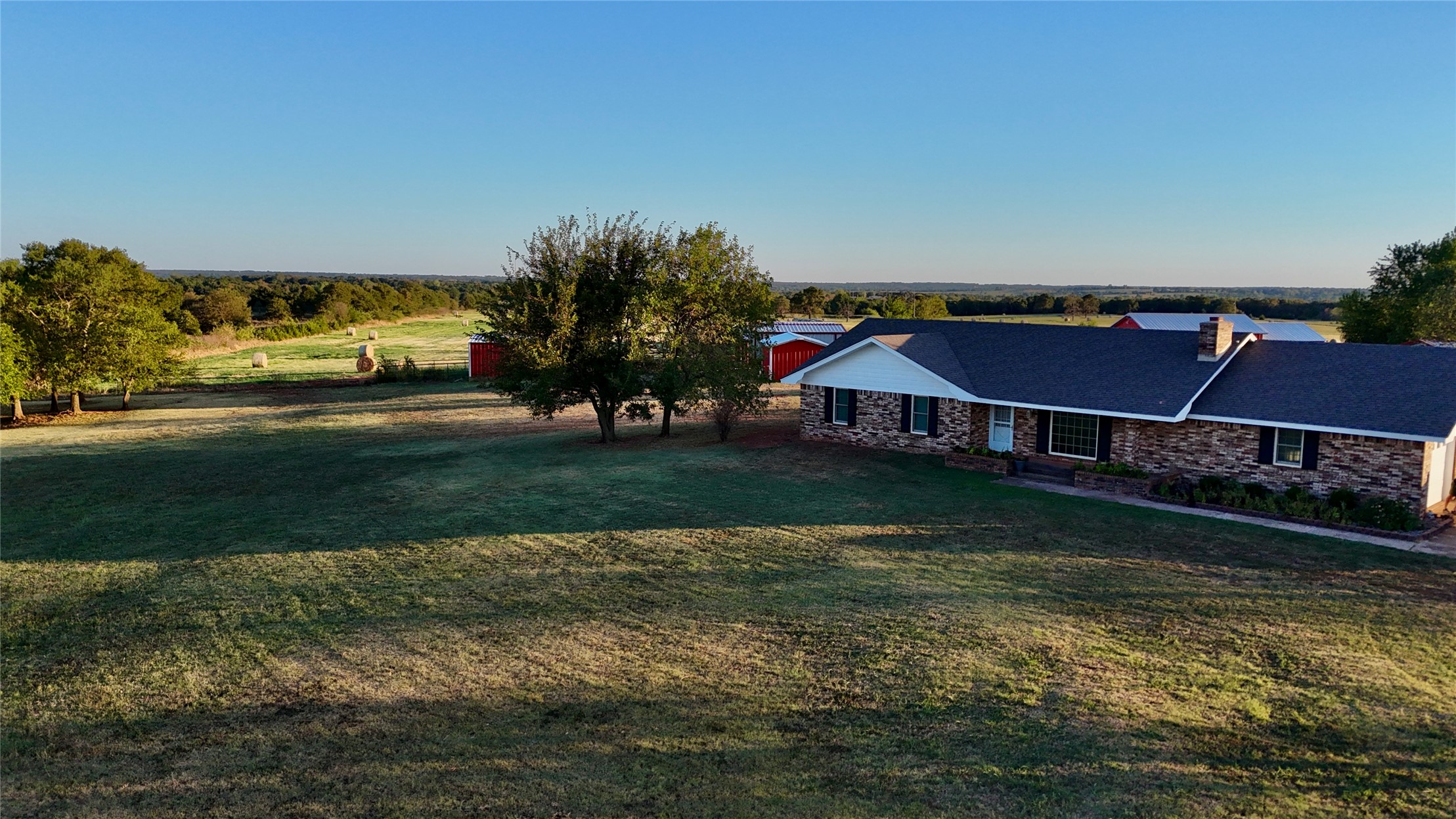 341947 E 810 Road Property Photo 1