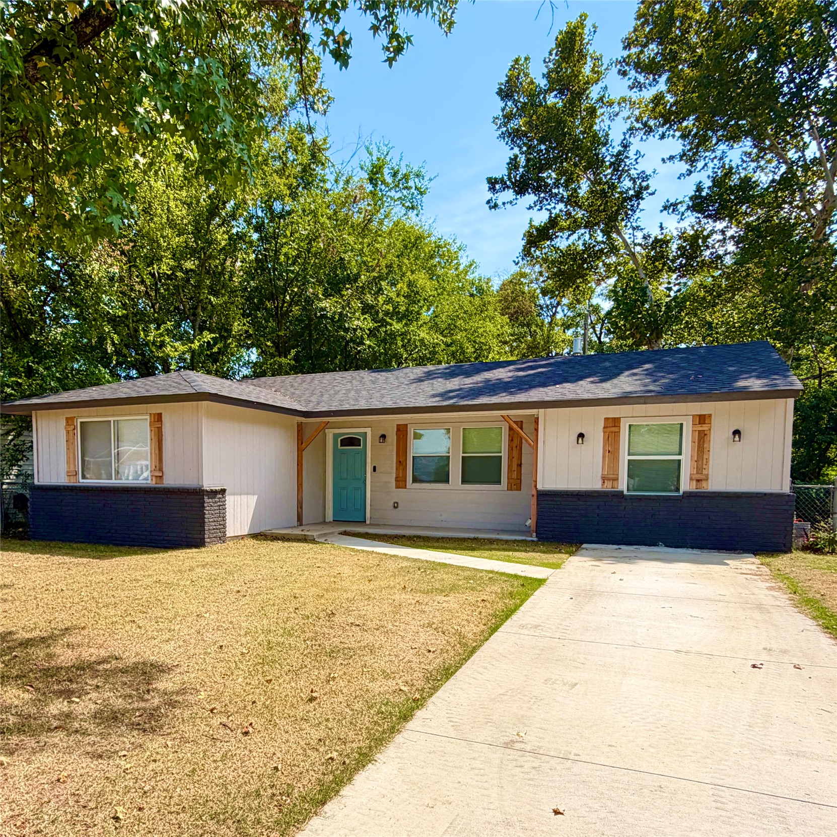19552 E 1st Place Property Photo 1