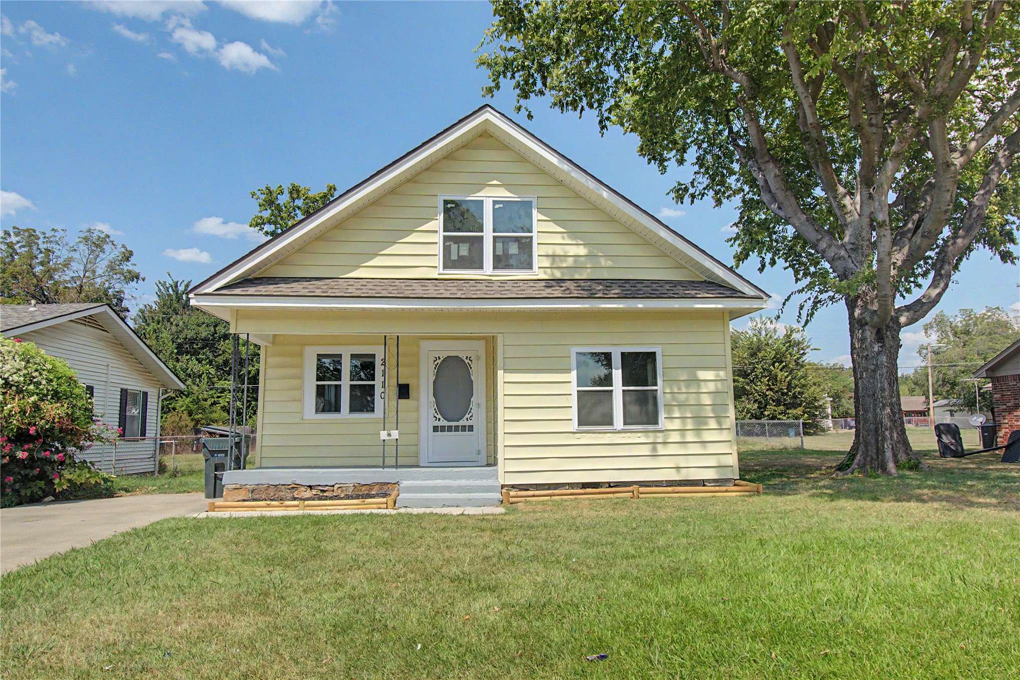 2110 Robison St Property Photo 1