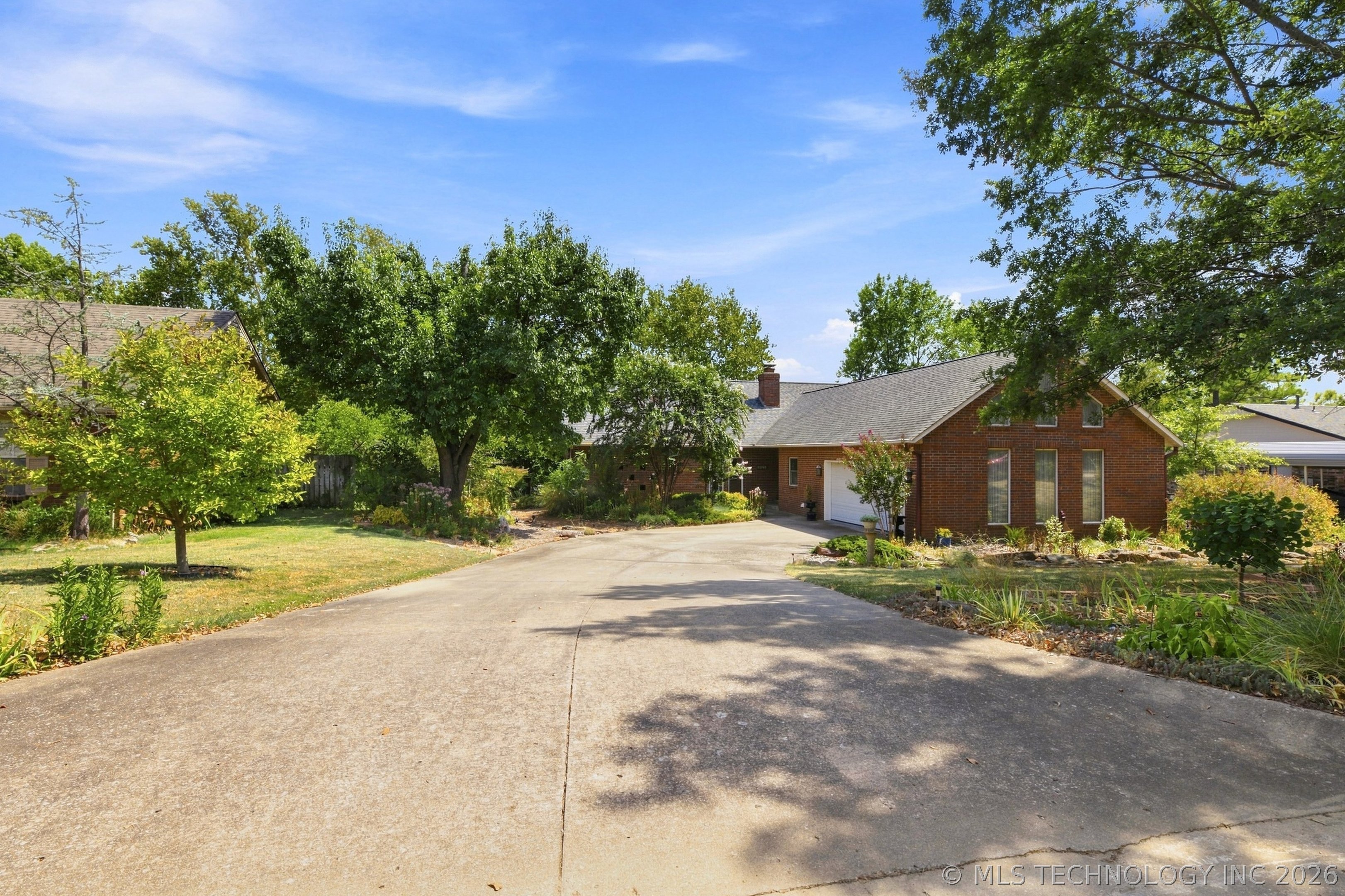 1022 N Douglas Drive Property Photo 2