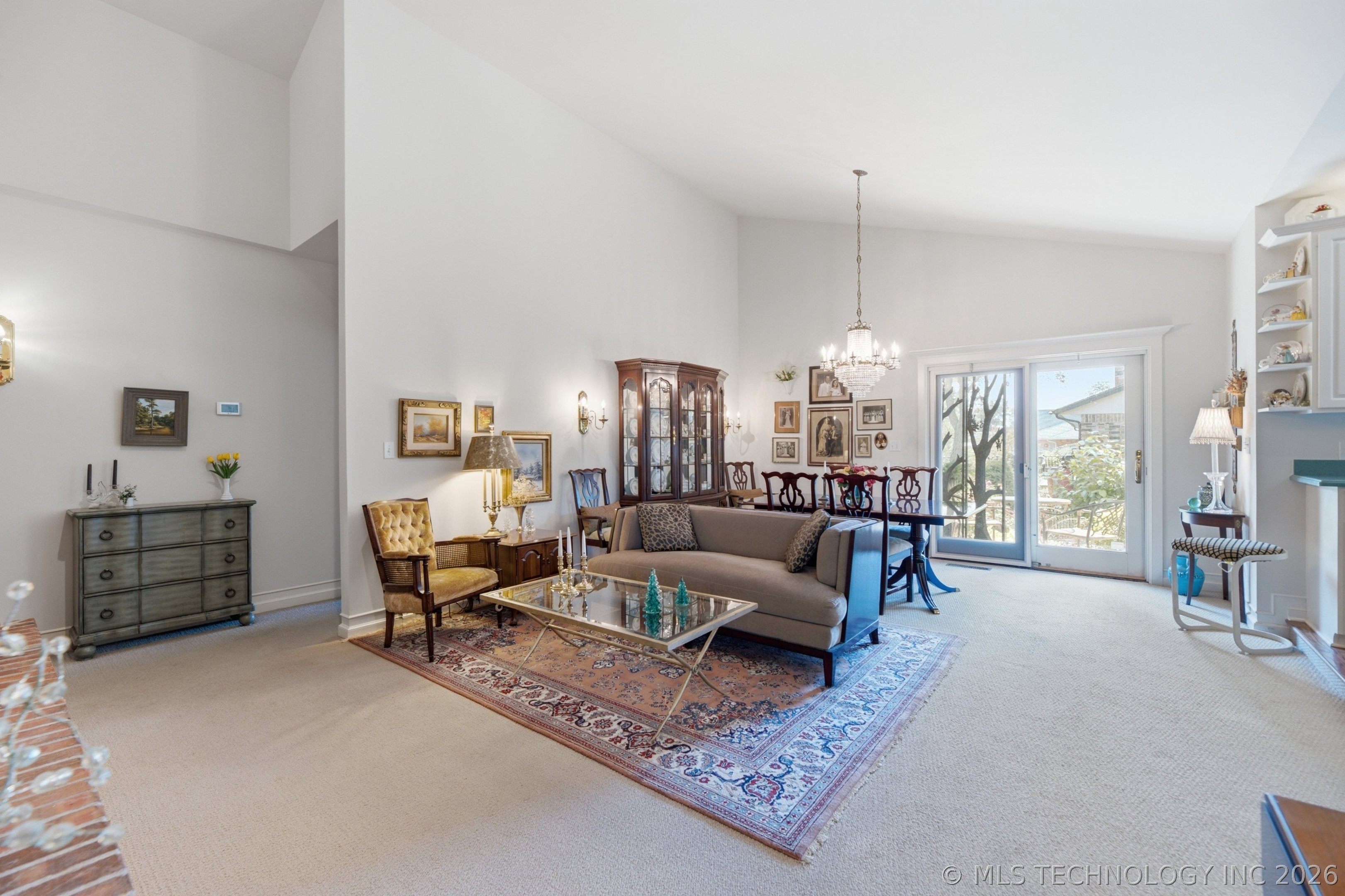 1022 N Douglas Drive Property Photo 4