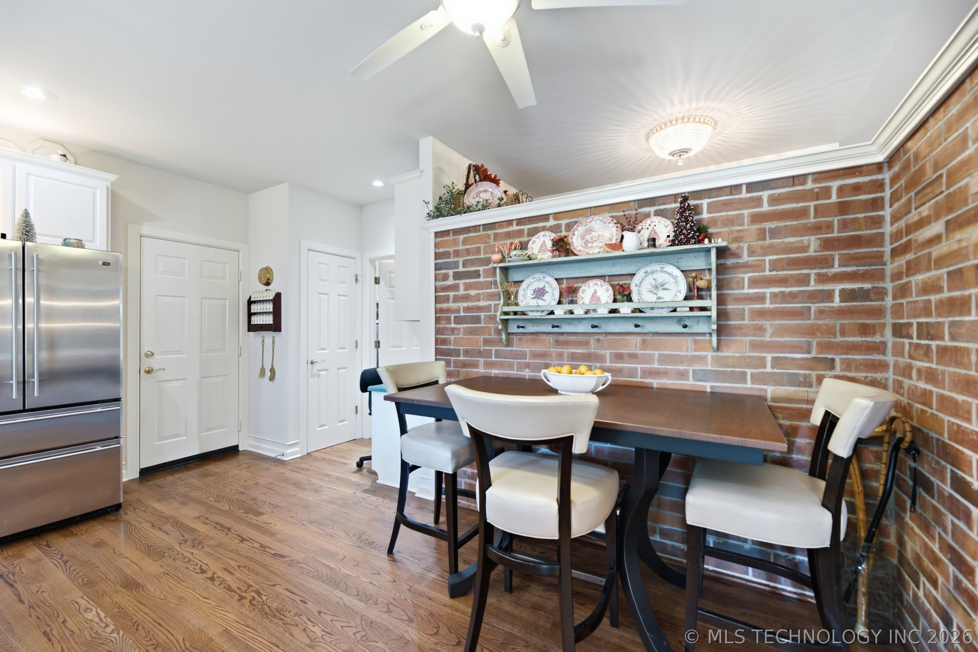 1022 N Douglas Drive Property Photo 9