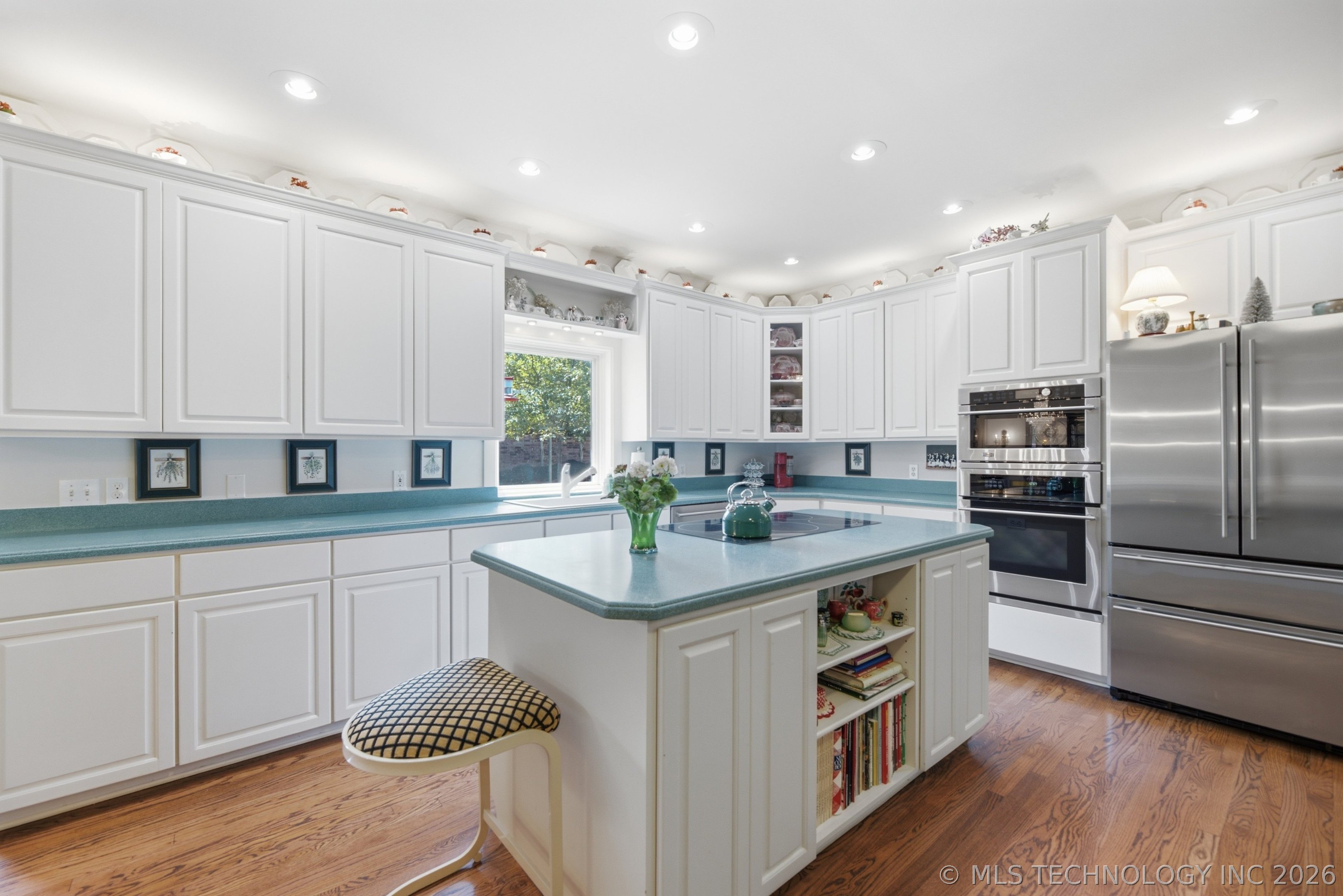 1022 N Douglas Drive Property Photo 10
