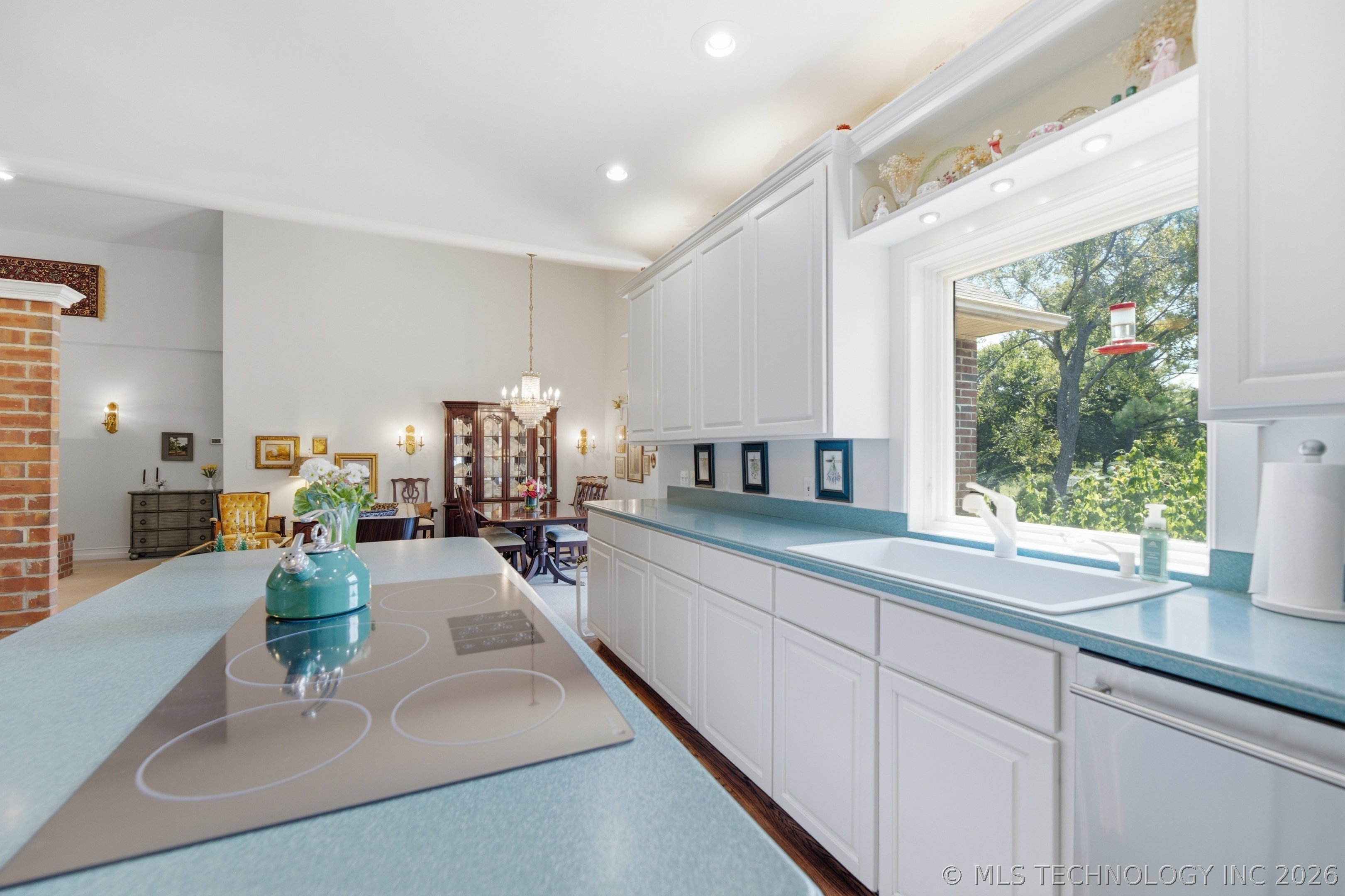 1022 N Douglas Drive Property Photo 11