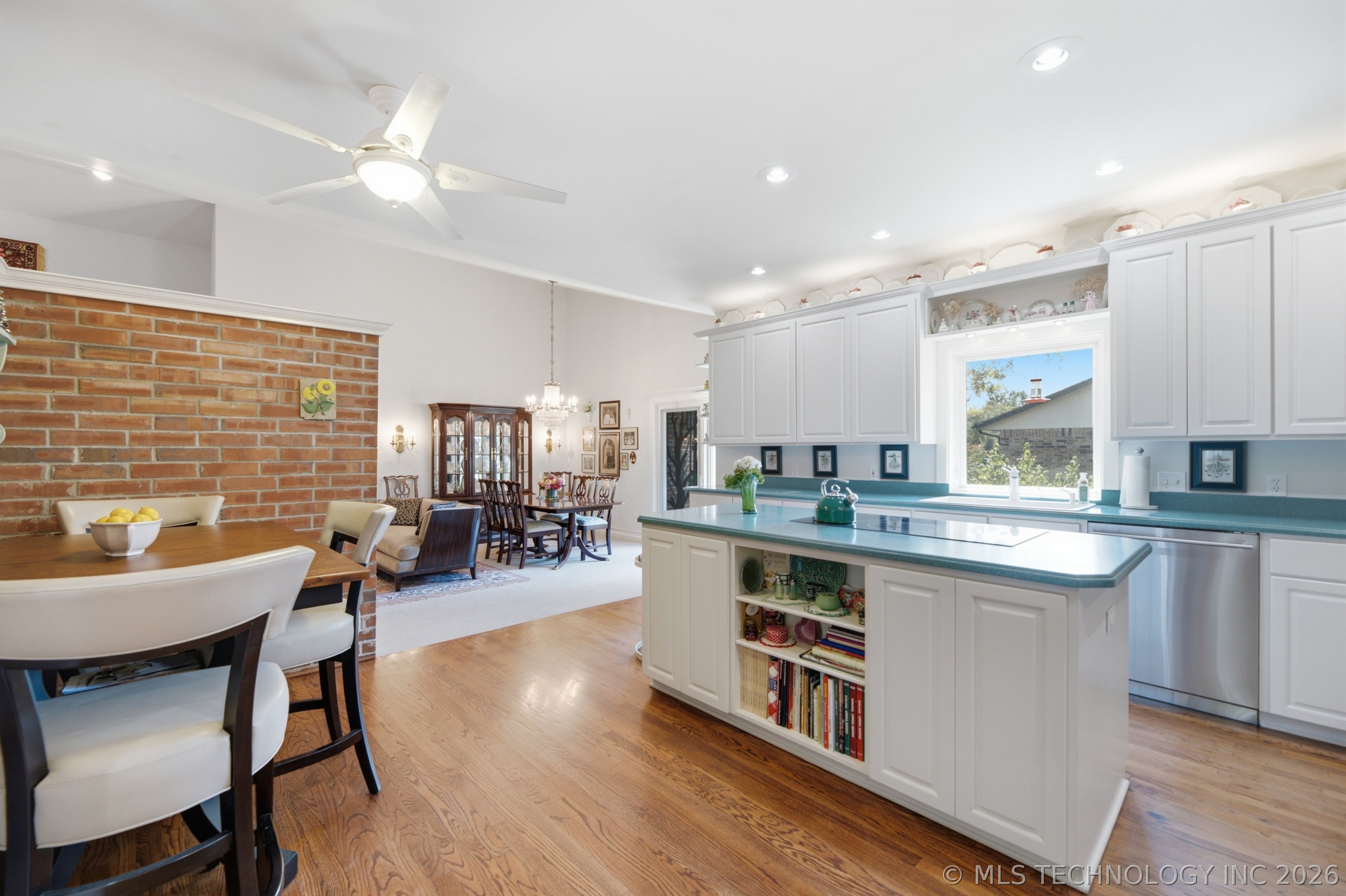 1022 N Douglas Drive Property Photo 12