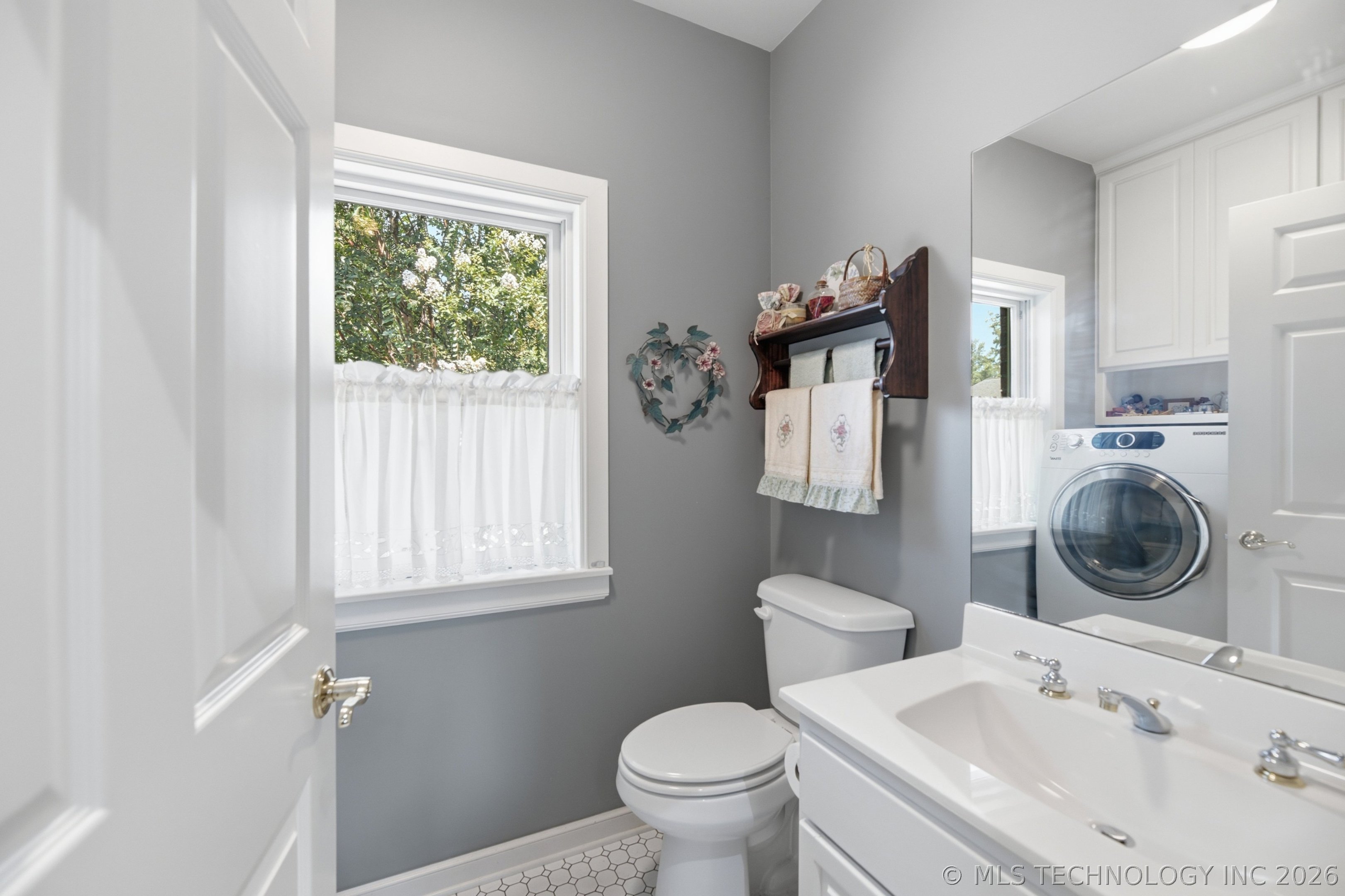 1022 N Douglas Drive Property Photo 14