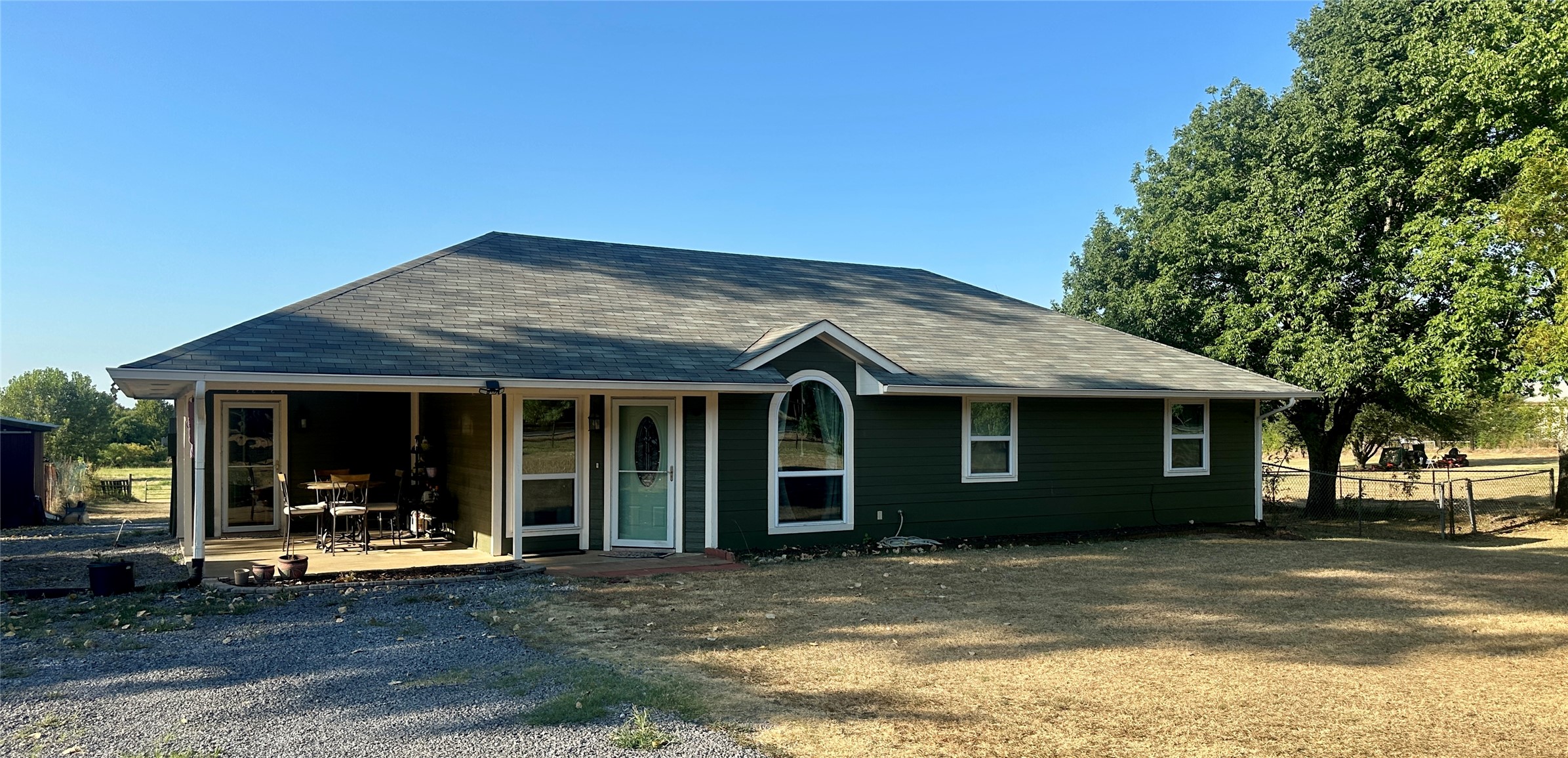 2105 W Mockingbird Lane Property Photo 4