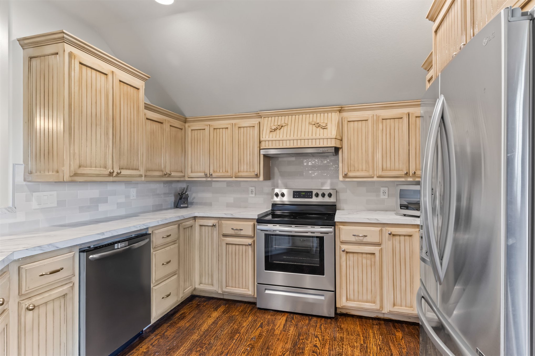 13689 S Lewis Avenue Property Photo 74