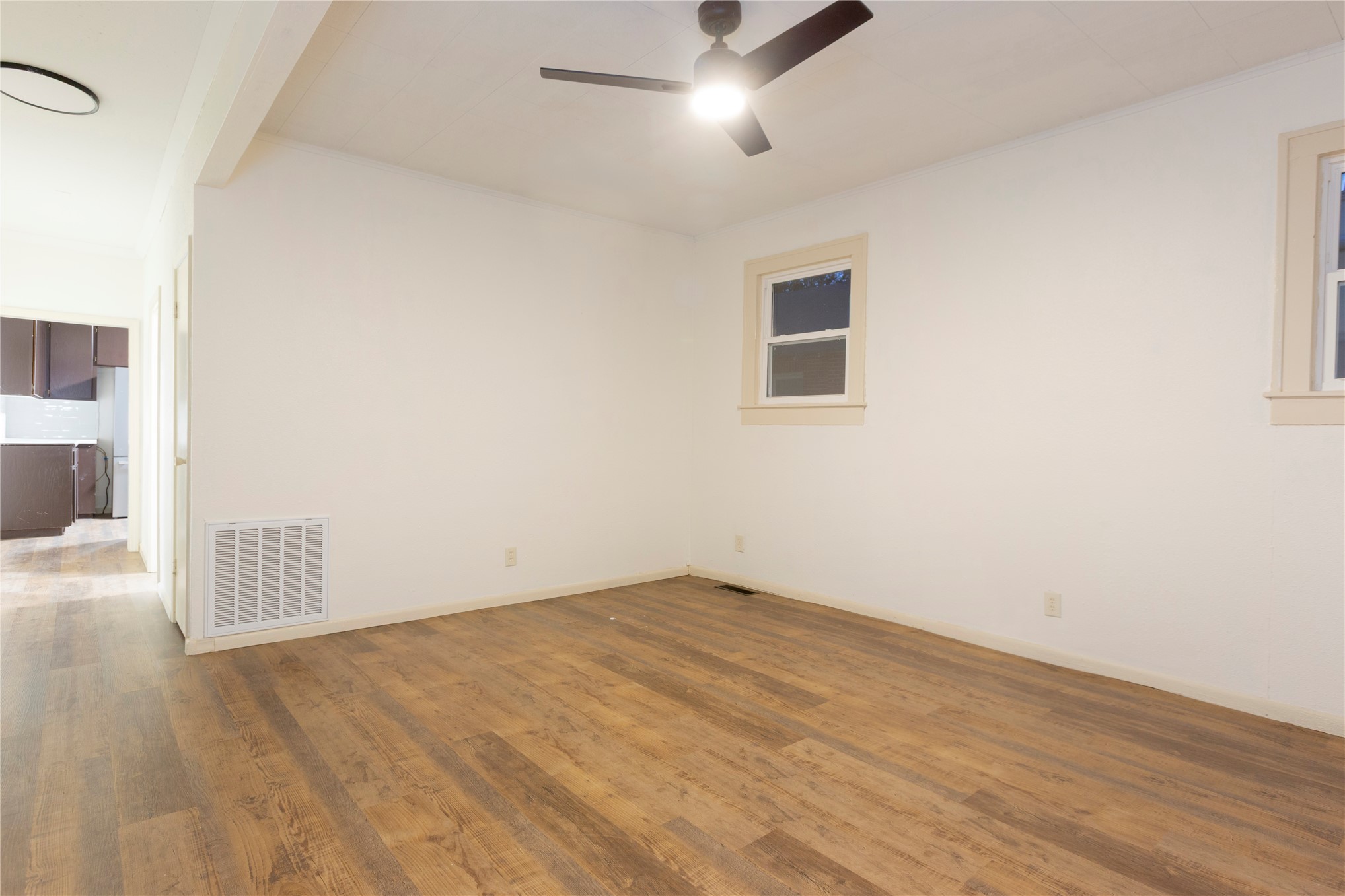 810 E Miami Avenue Property Photo 4