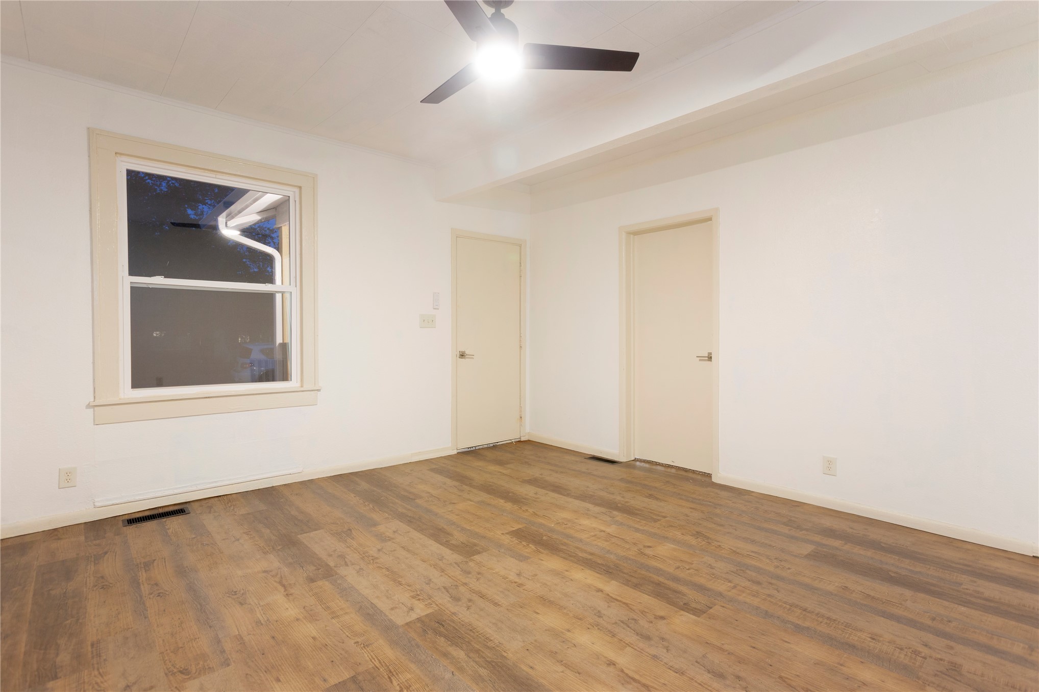 810 E Miami Avenue Property Photo 5
